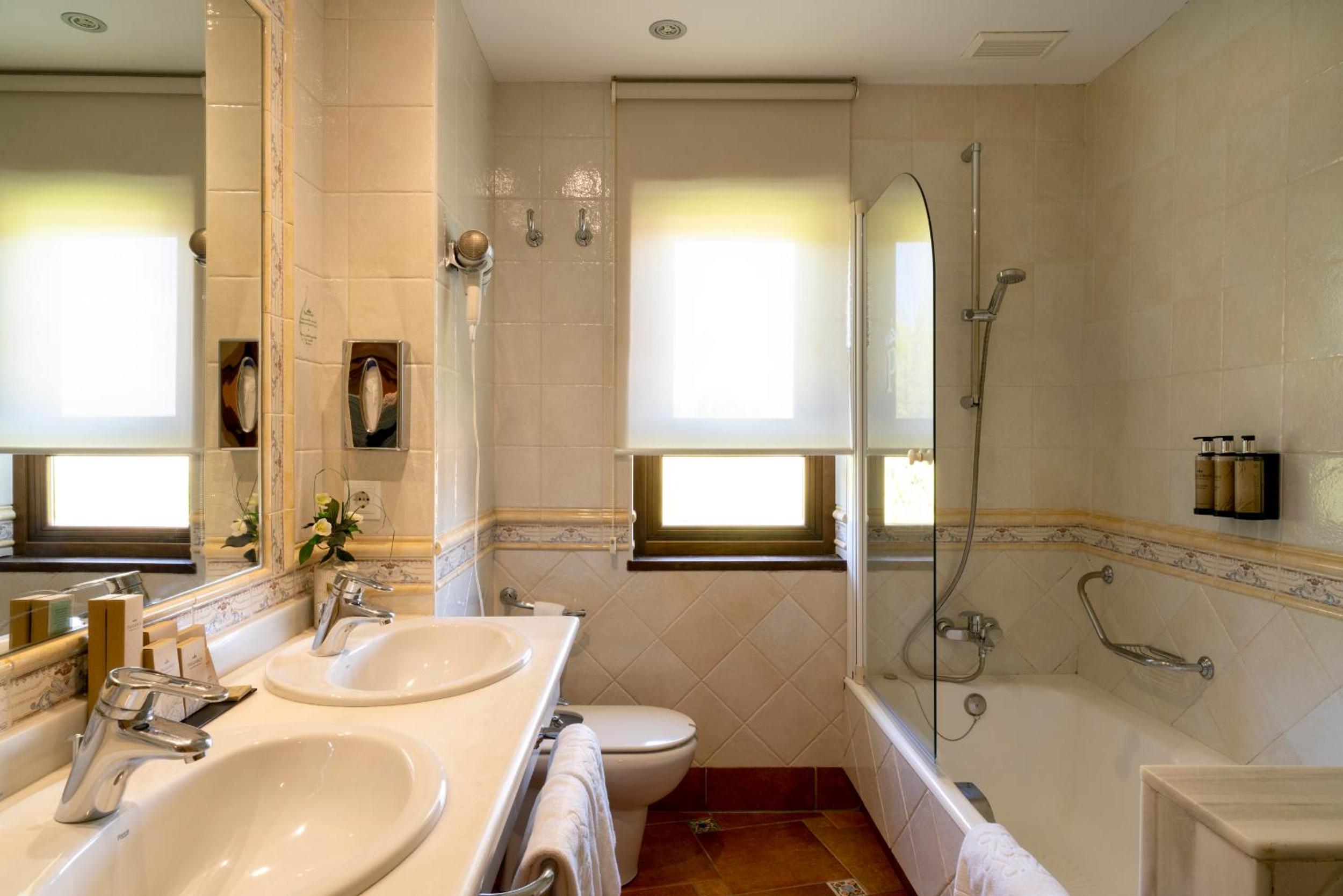 Superior Room - Photo 5