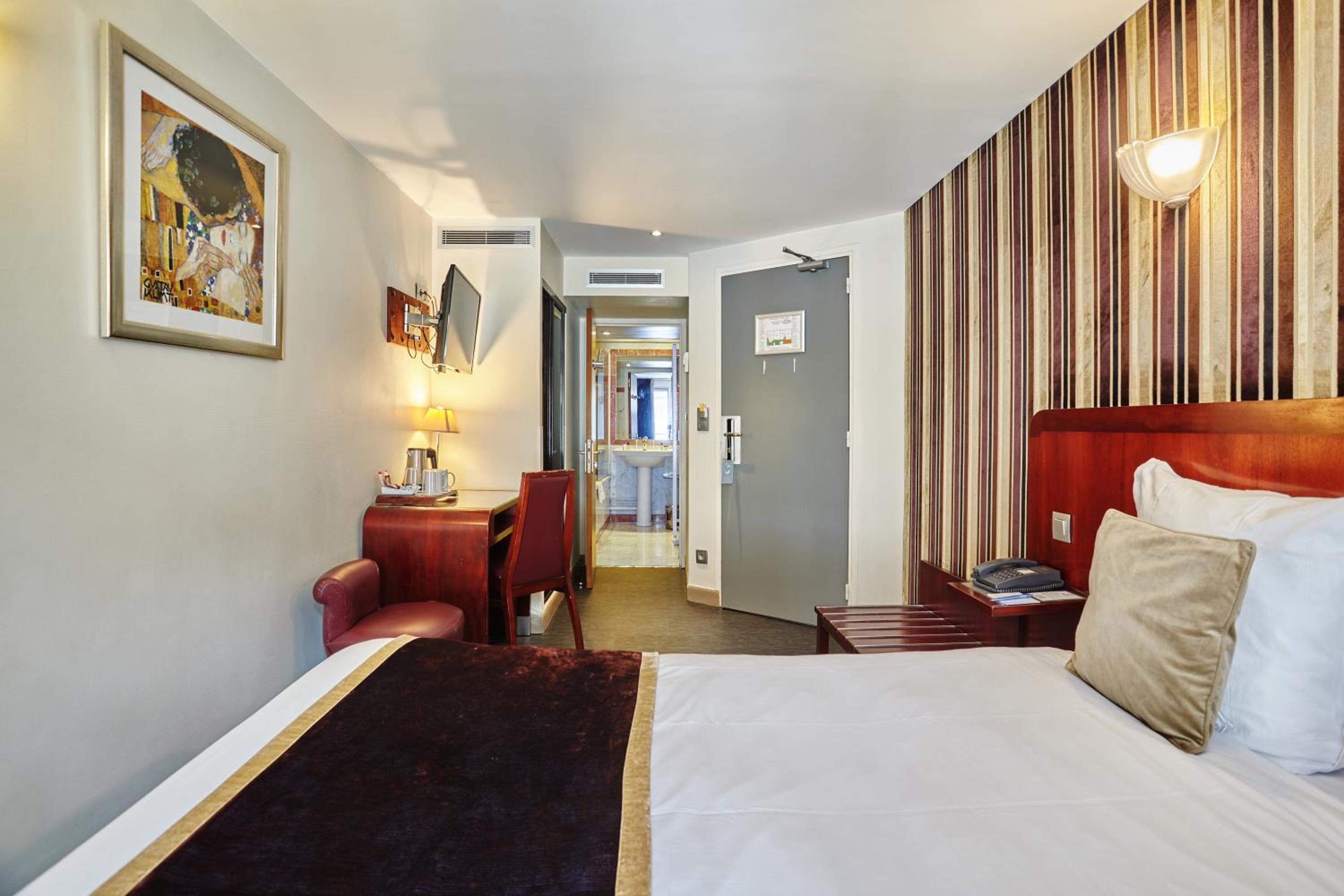 Comfort Double Room thumbnail 6