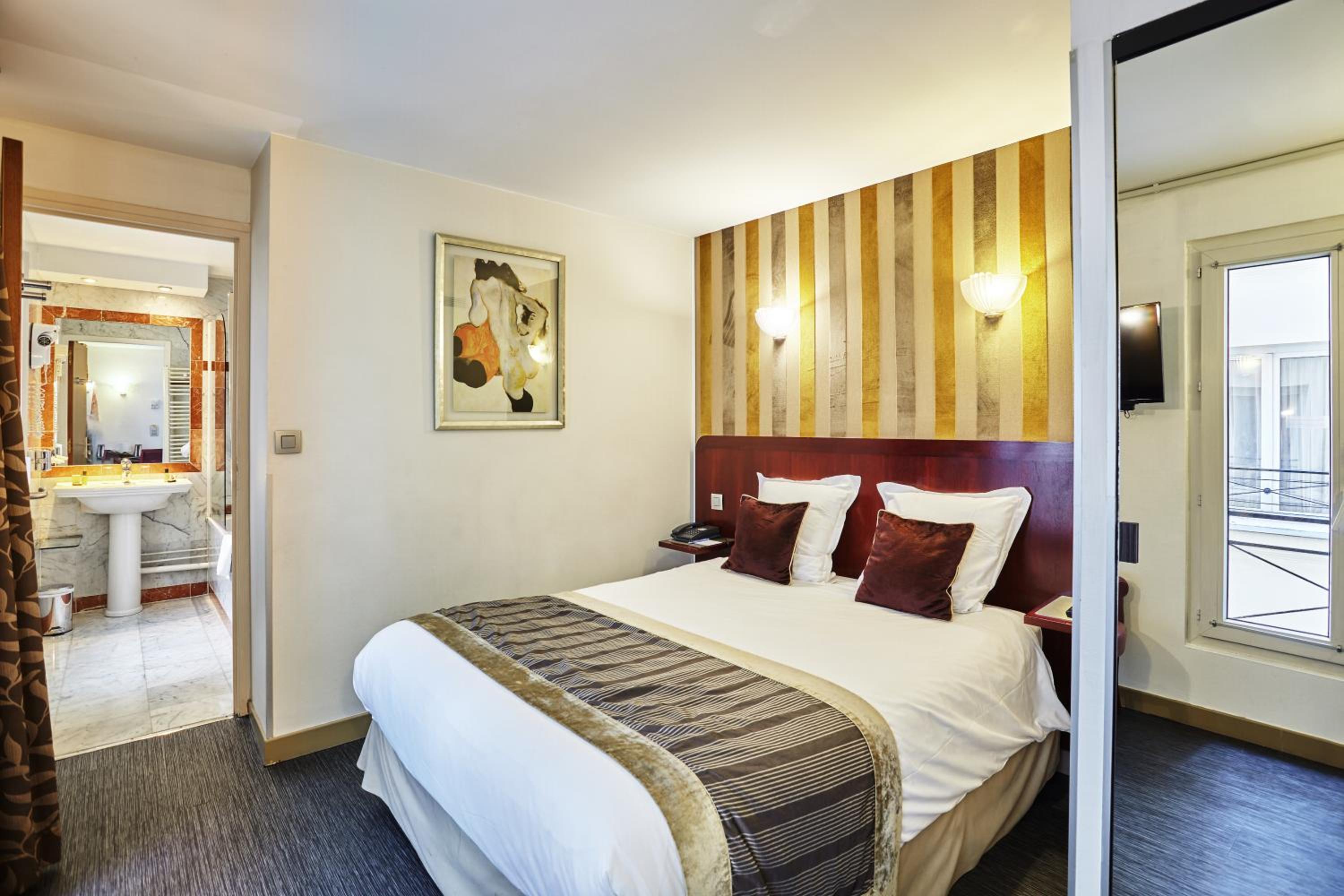 Comfort Double Room thumbnail 5