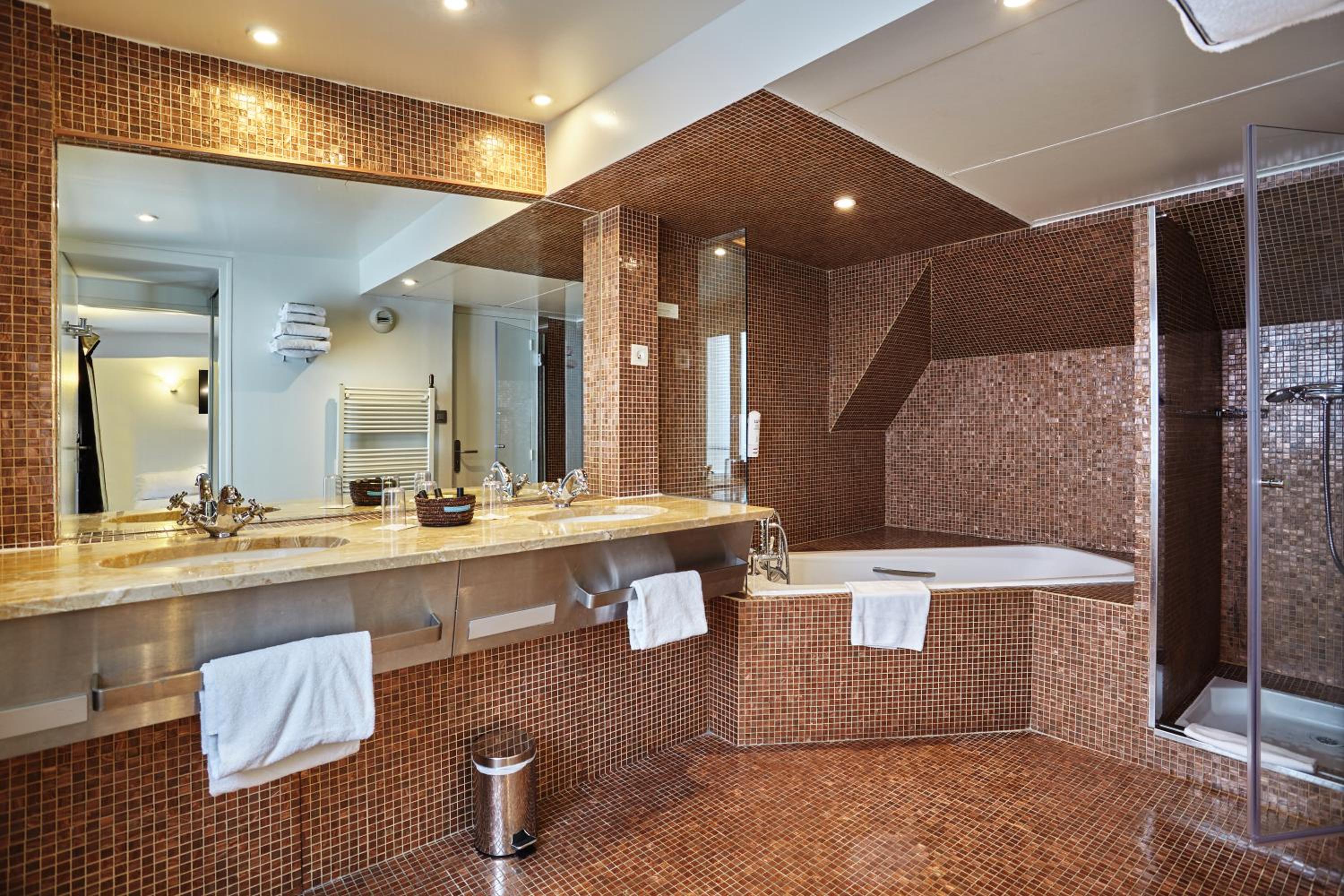 Prestige Double Room thumbnail 5