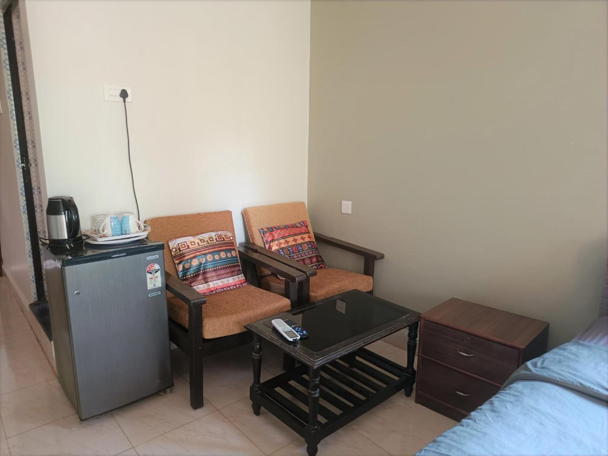 Double Room with Balcony - Photo 10