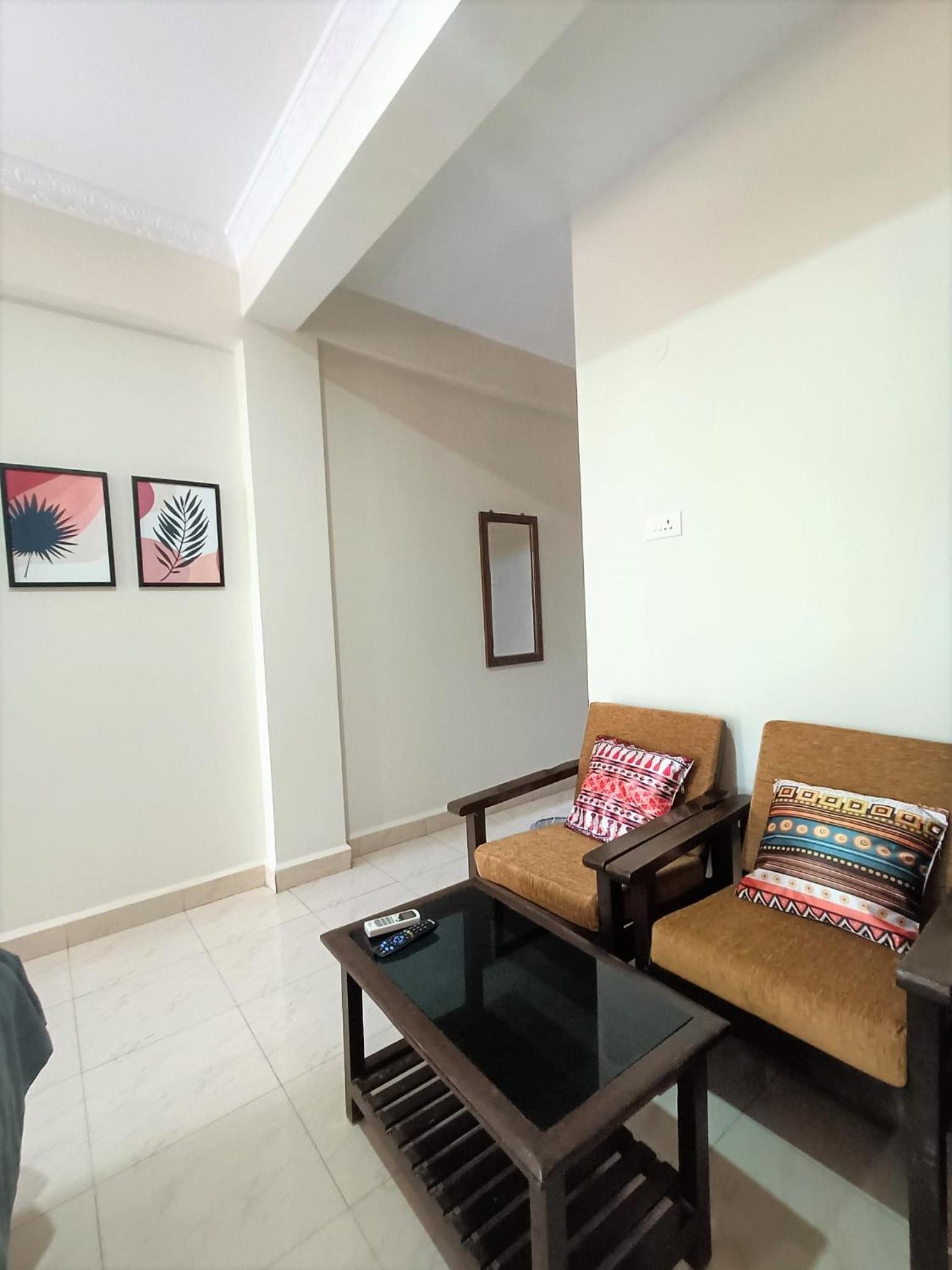 Double Room with Balcony - Photo 12
