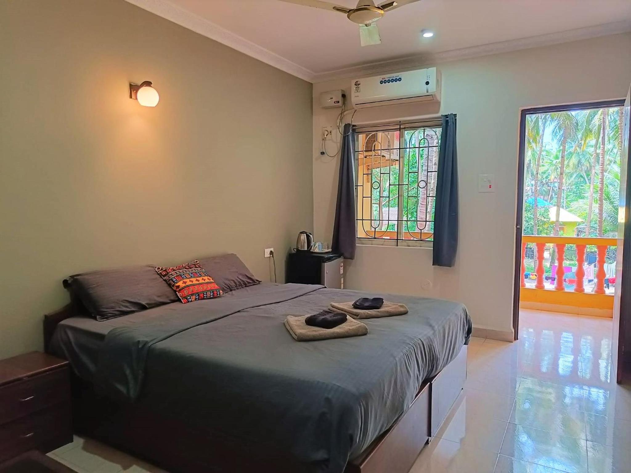 Double Room with Balcony - Photo 13