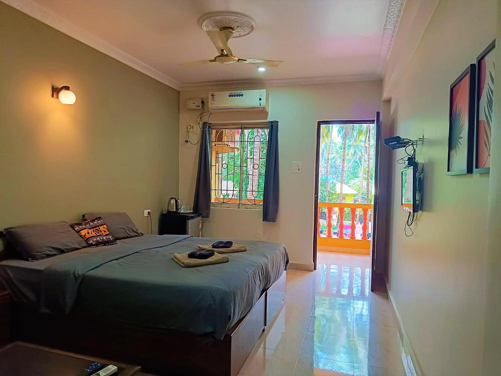 Double Room with Balcony - Photo 6