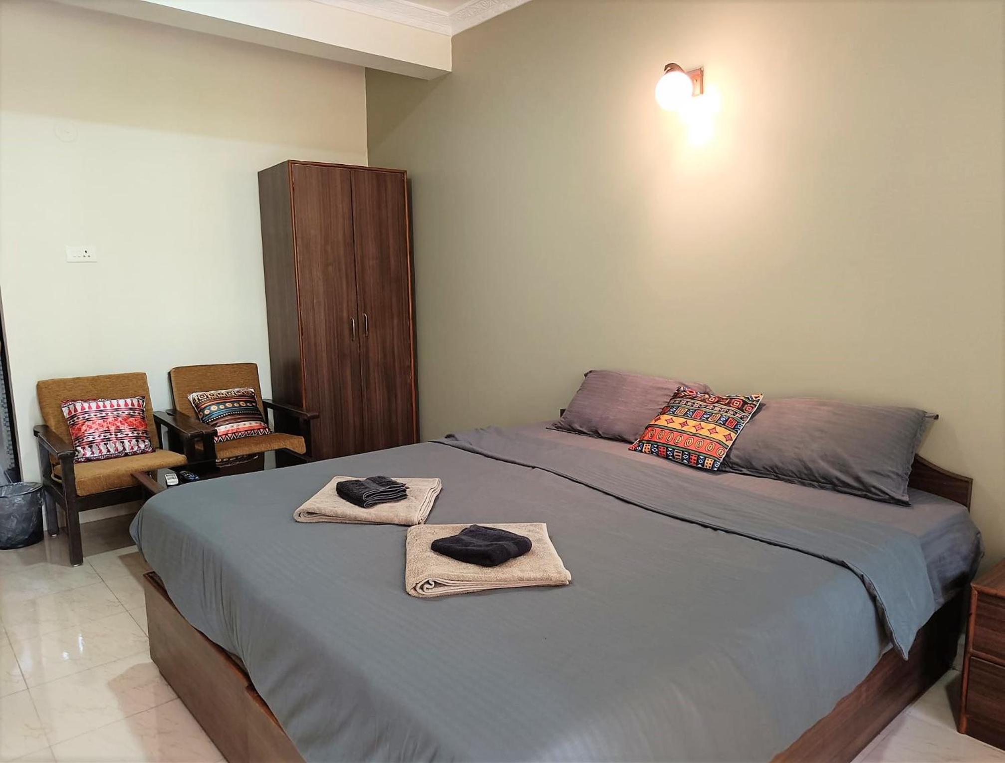 Double Room with Balcony - Photo 11