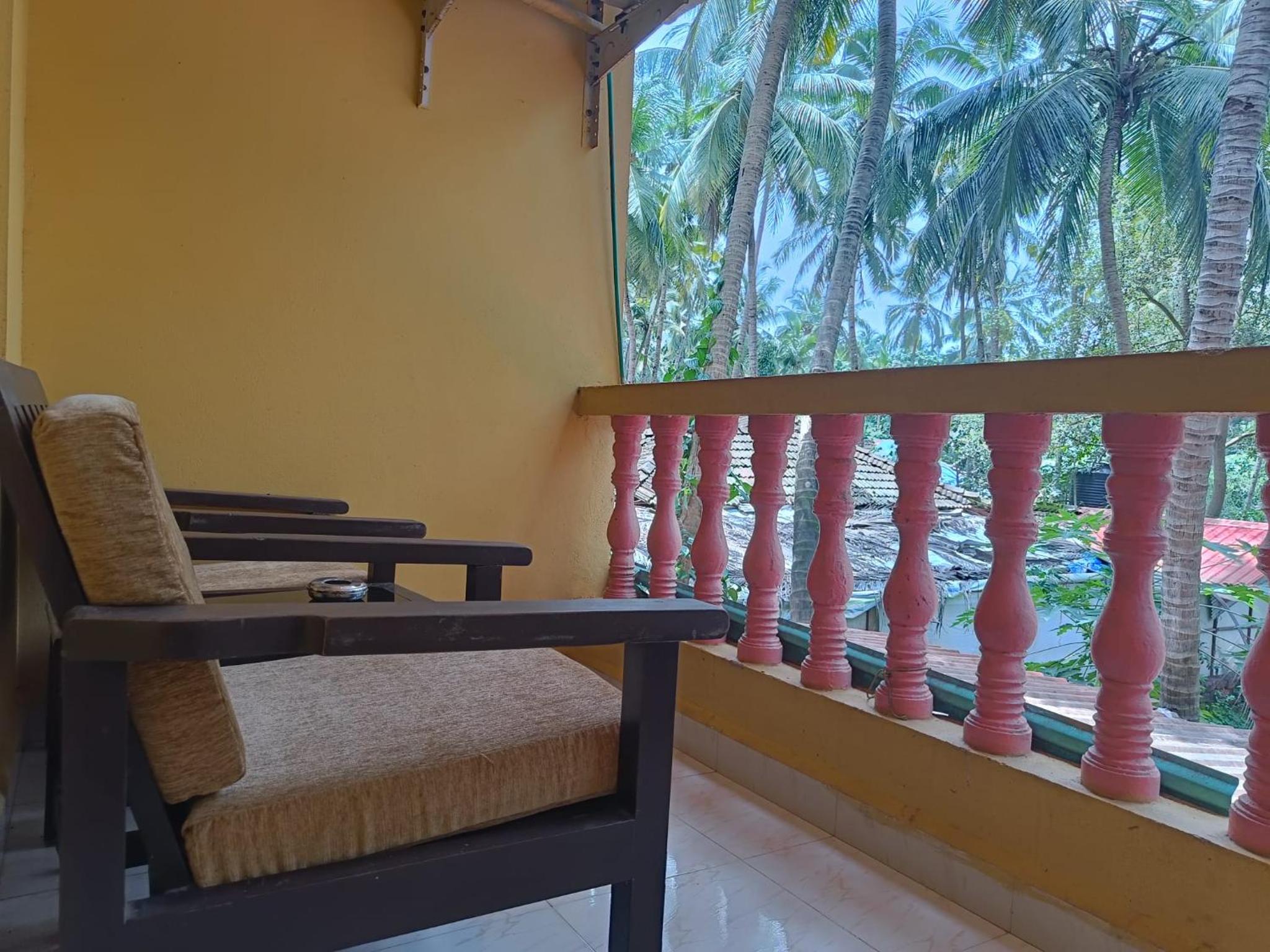 Double Room with Balcony - Photo 5