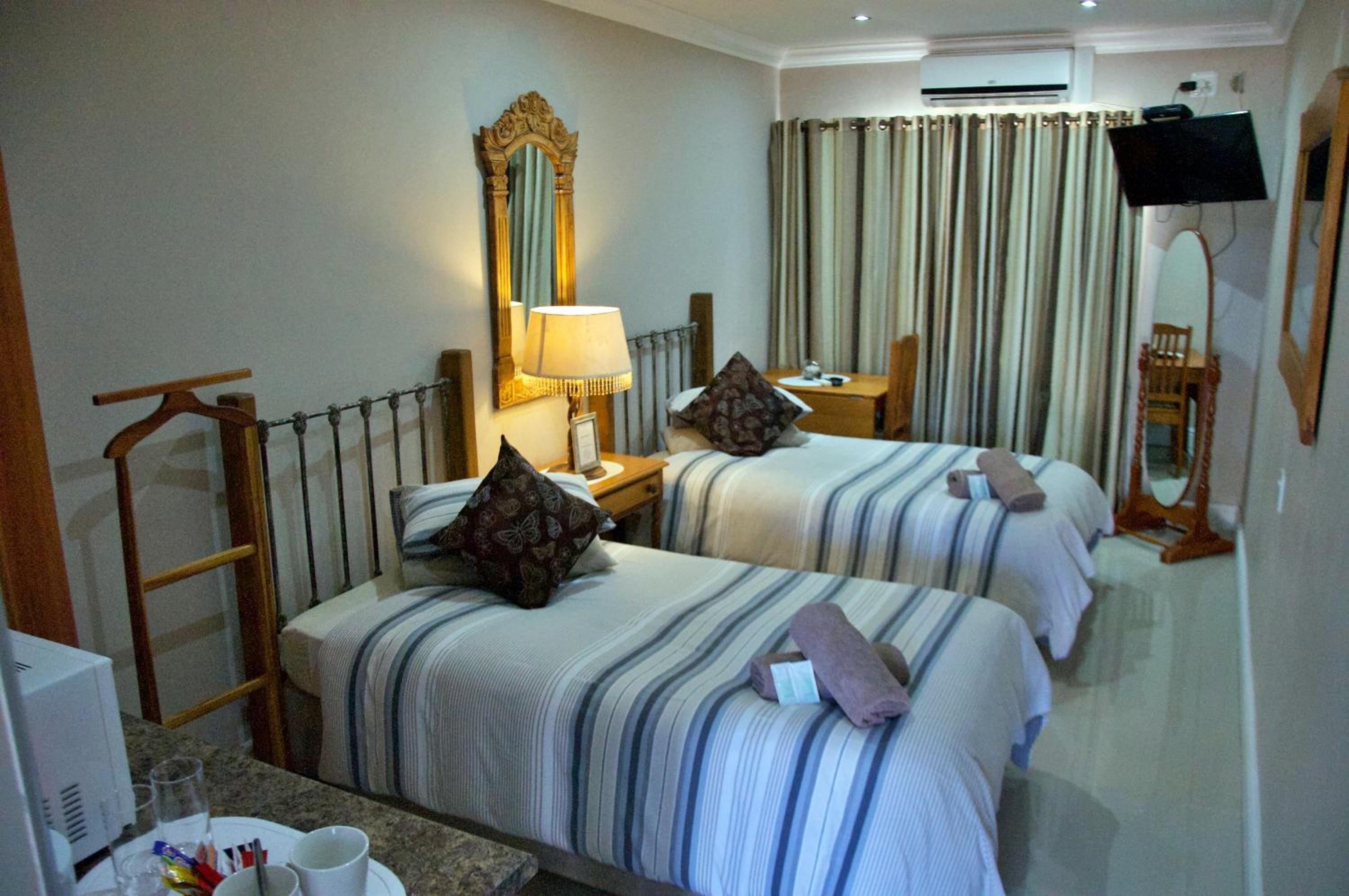 Standard Double or Twin Room - Photo 3