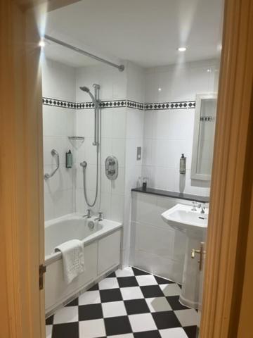 Twin Room - Photo 3