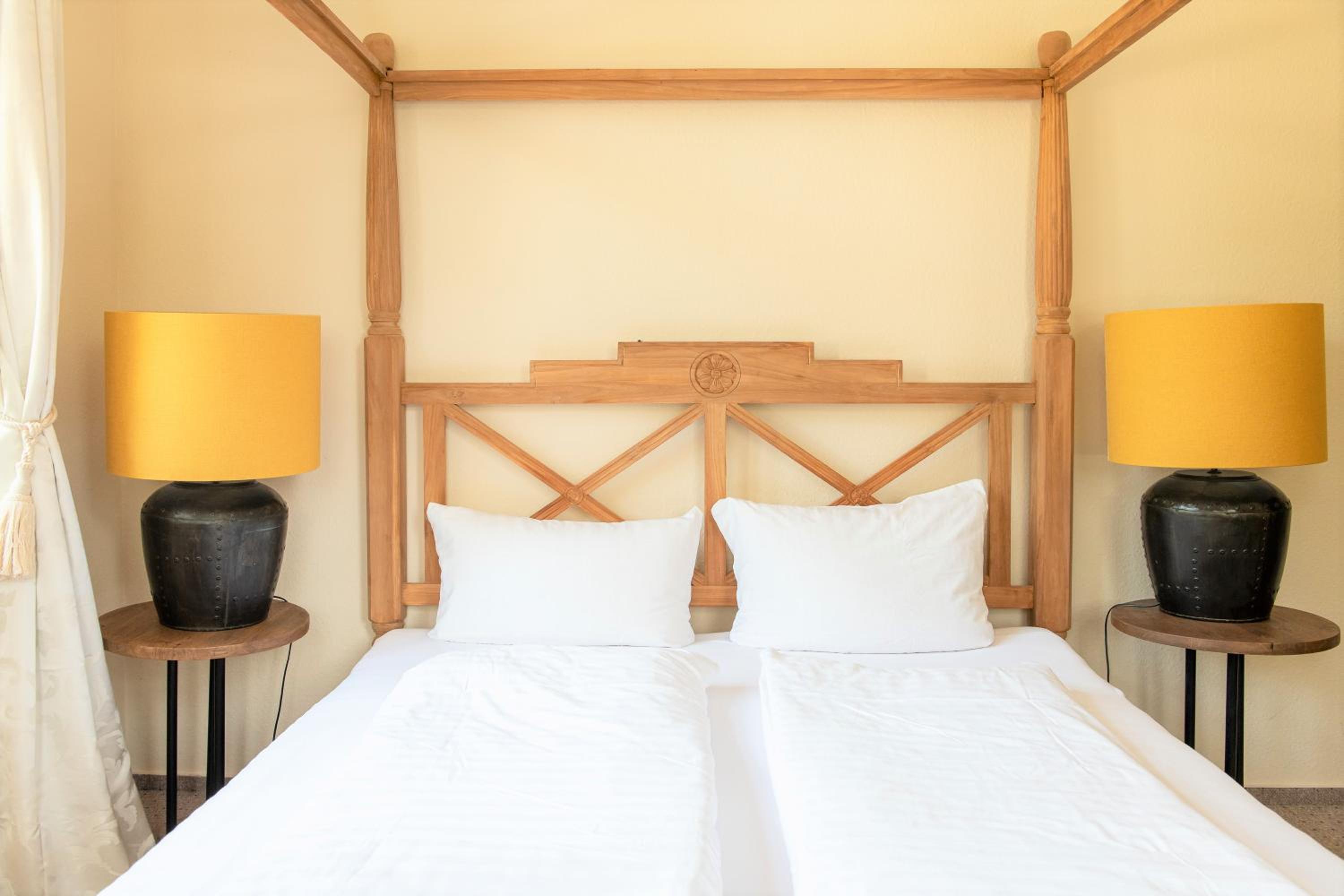 Standard Double Room - Photo 13