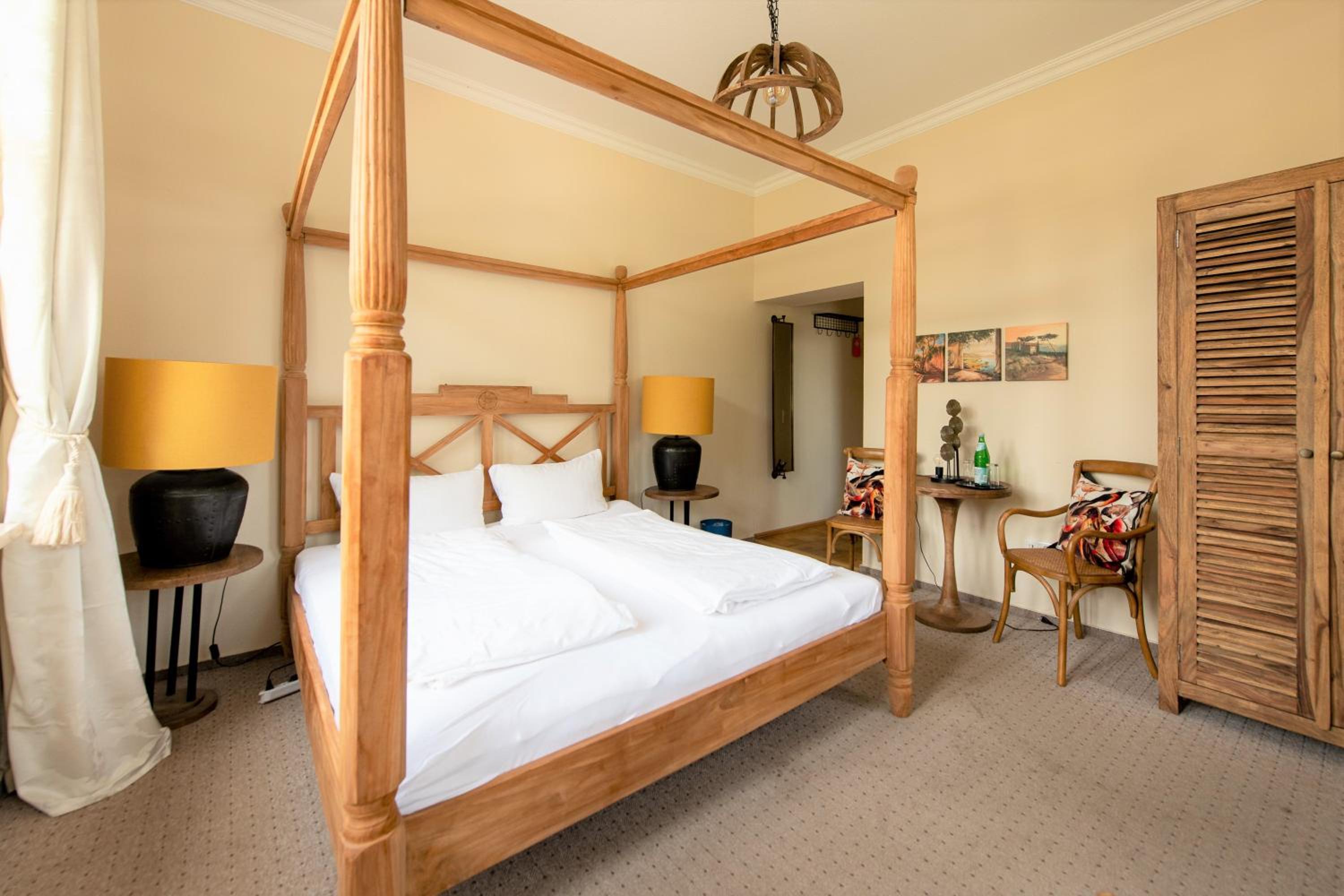 Standard Double Room - Photo 12