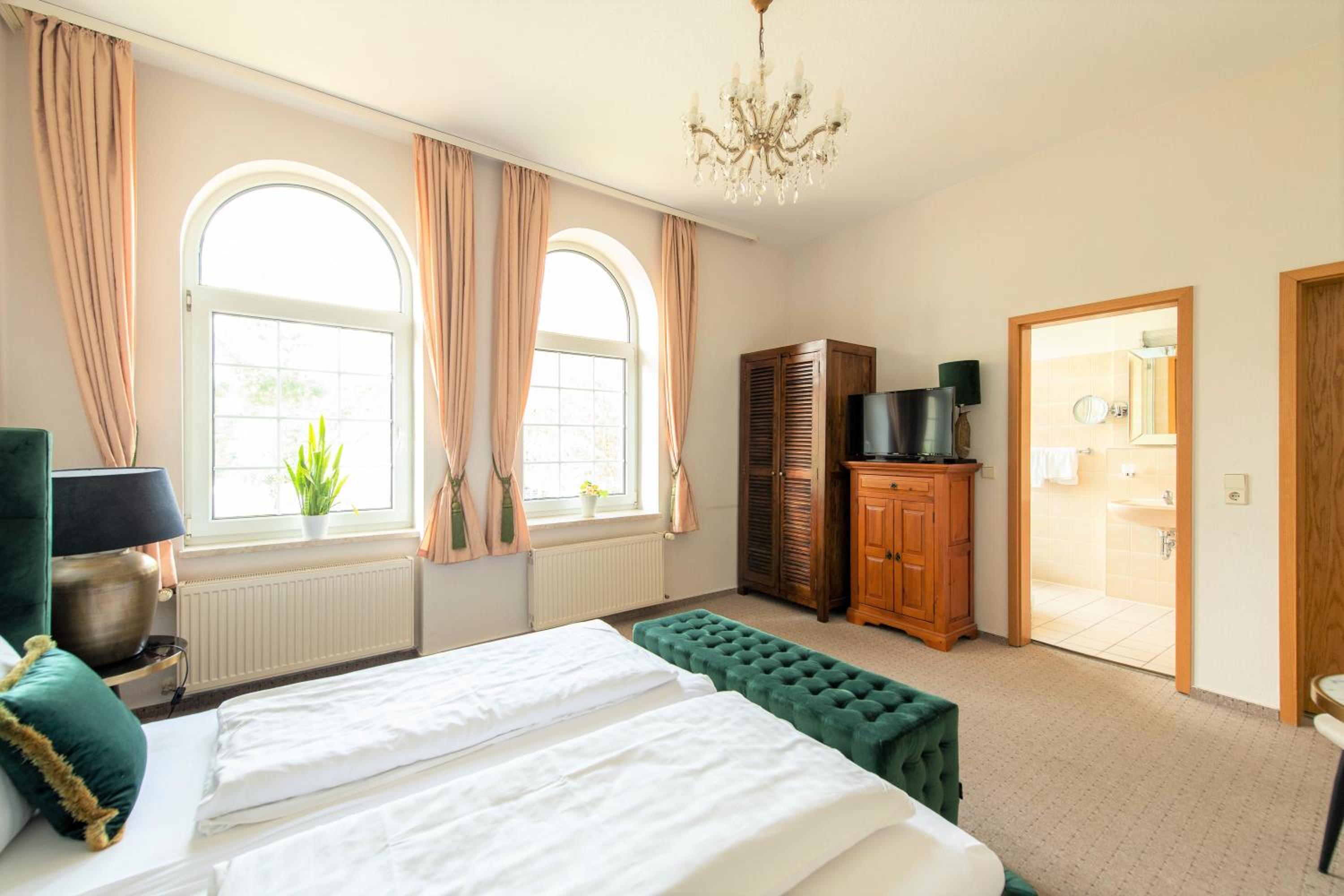 Standard Double Room - Photo 10