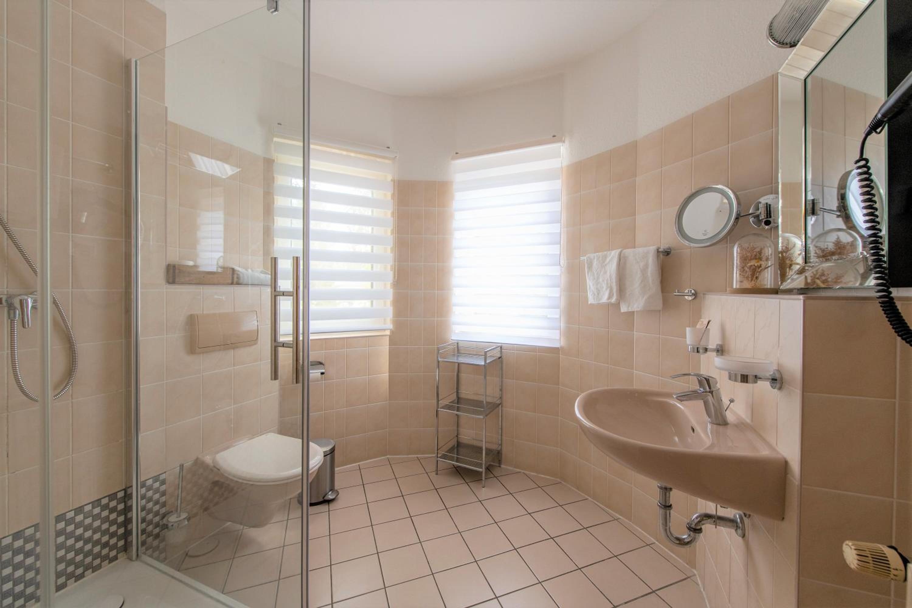 Standard Double Room - Photo 8