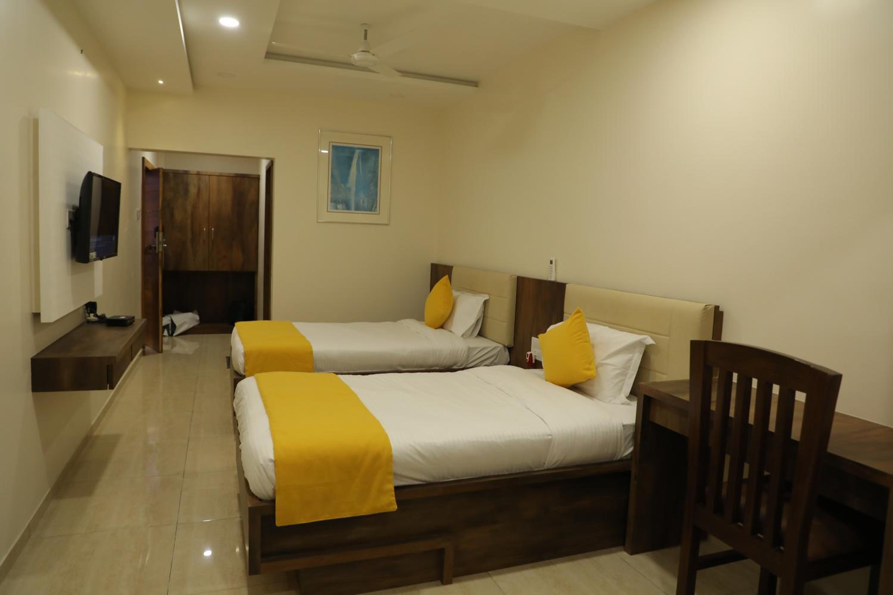 Standard Twin Room - Photo 1