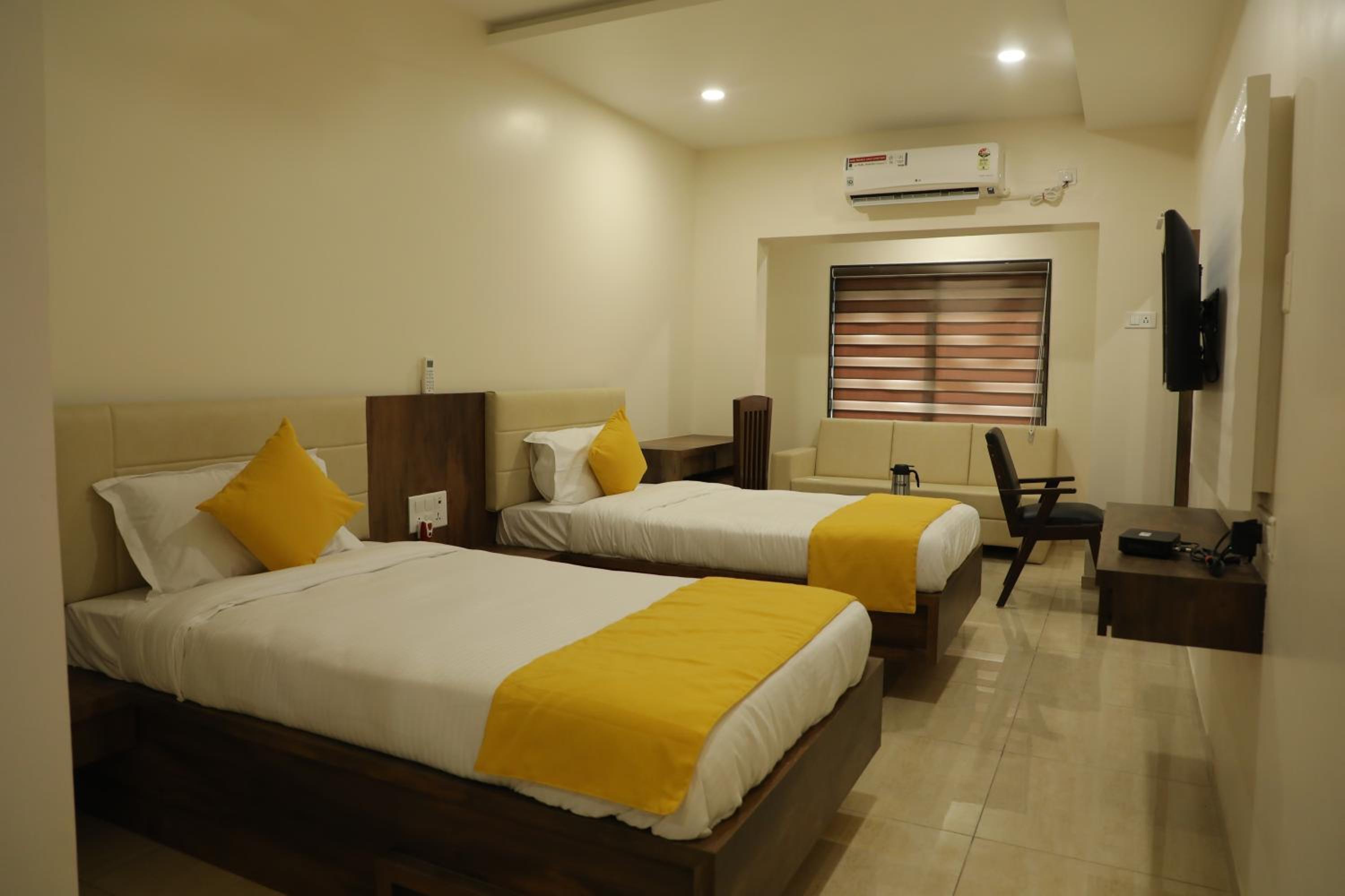 Standard Twin Room - Photo 4