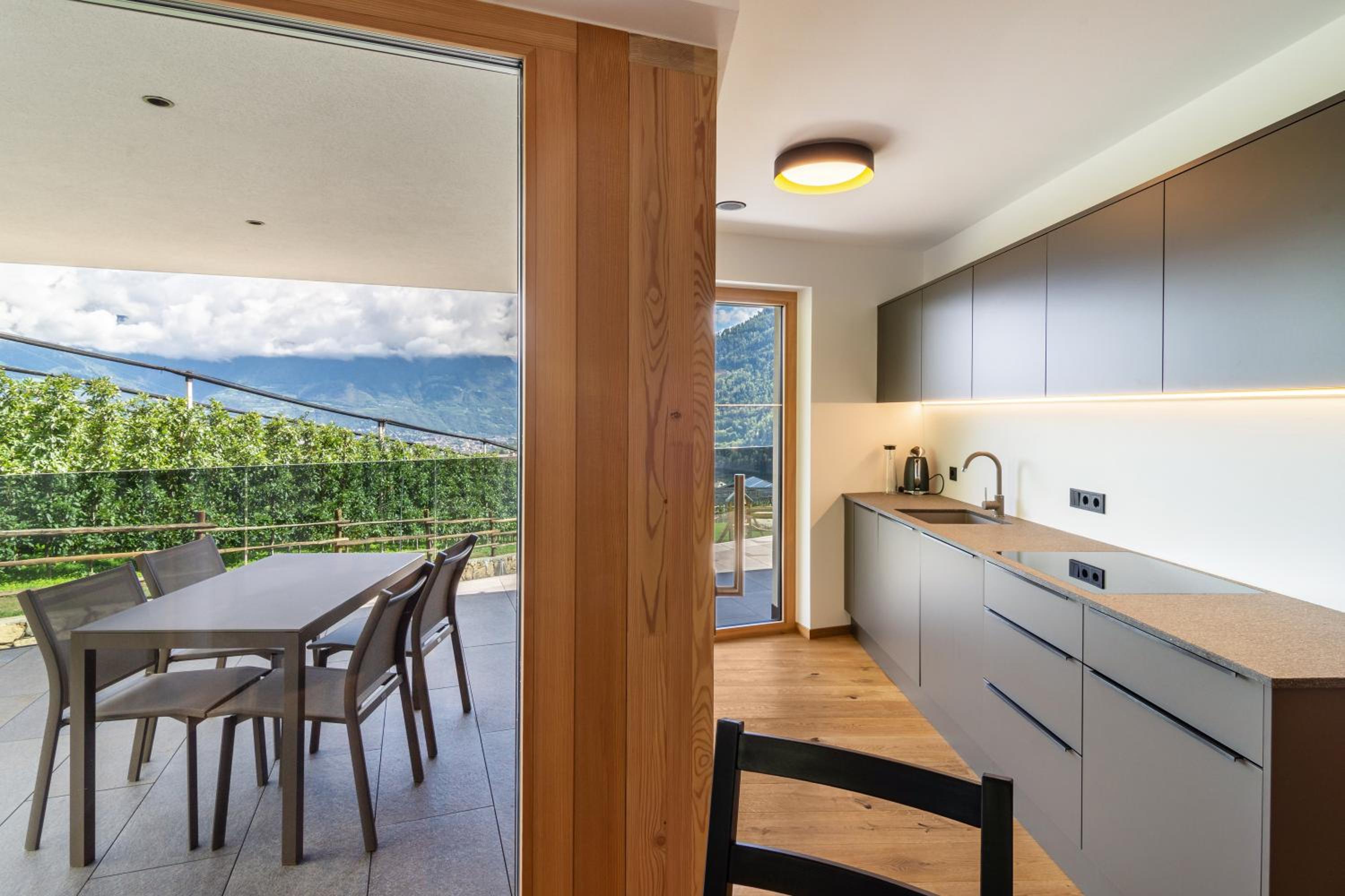 Two-Bedroom Deluxe Apartment with Garden View photo 3