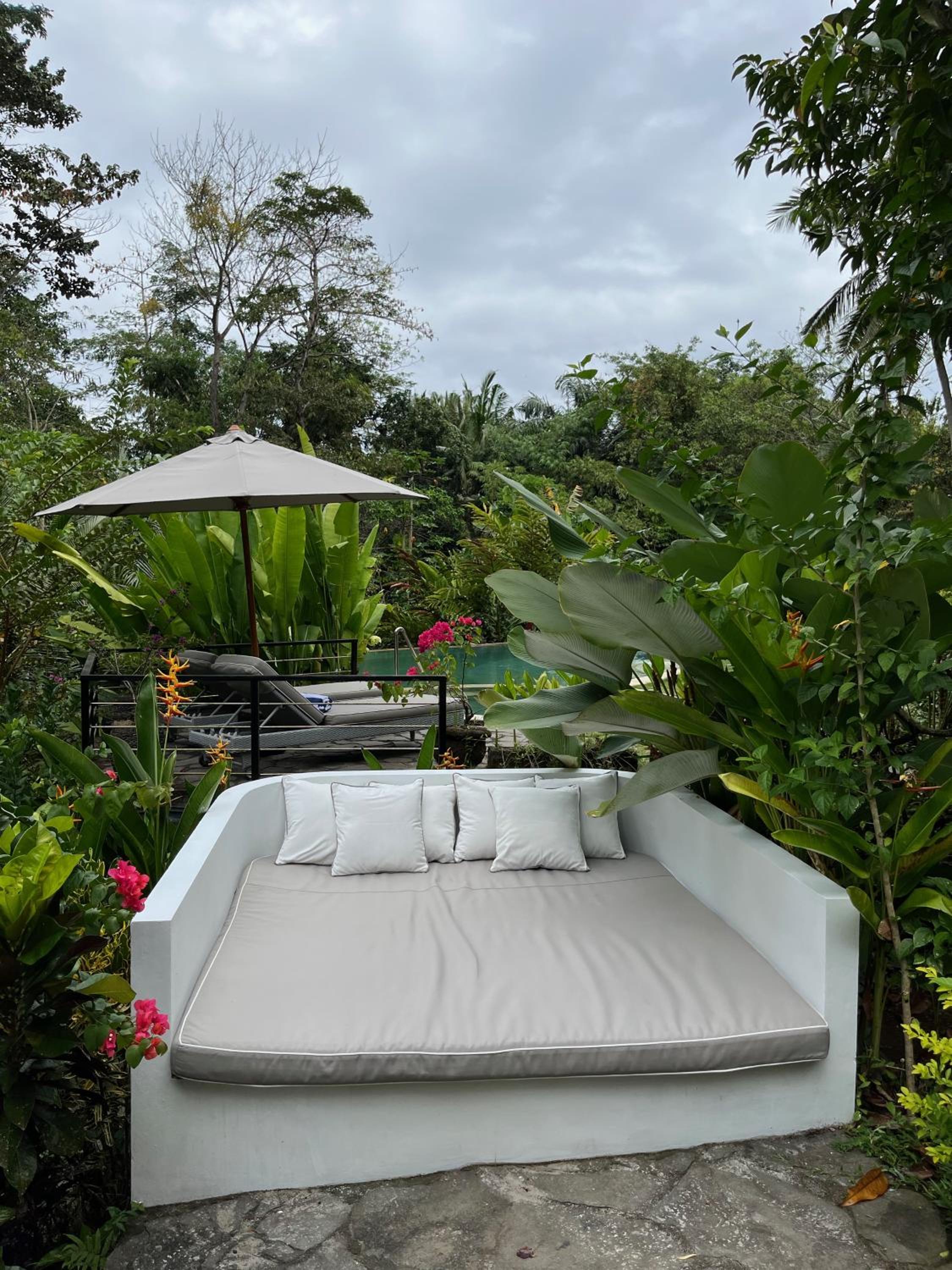 Deluxe Bungalow with Garden View - Photo 22