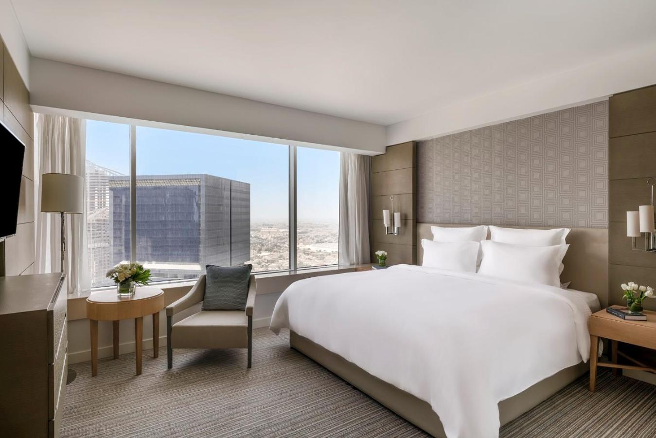 One-Bedroom Apartment with One King Bed thumbnail 6