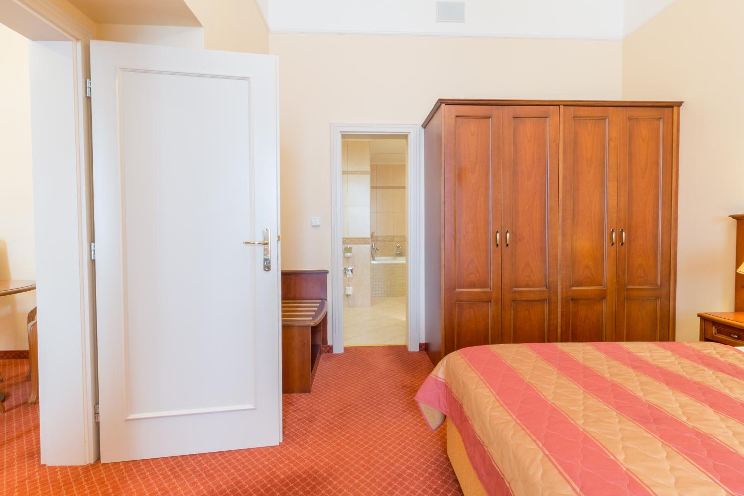 Apartment with Wellness and Fitness Access - Photo 11