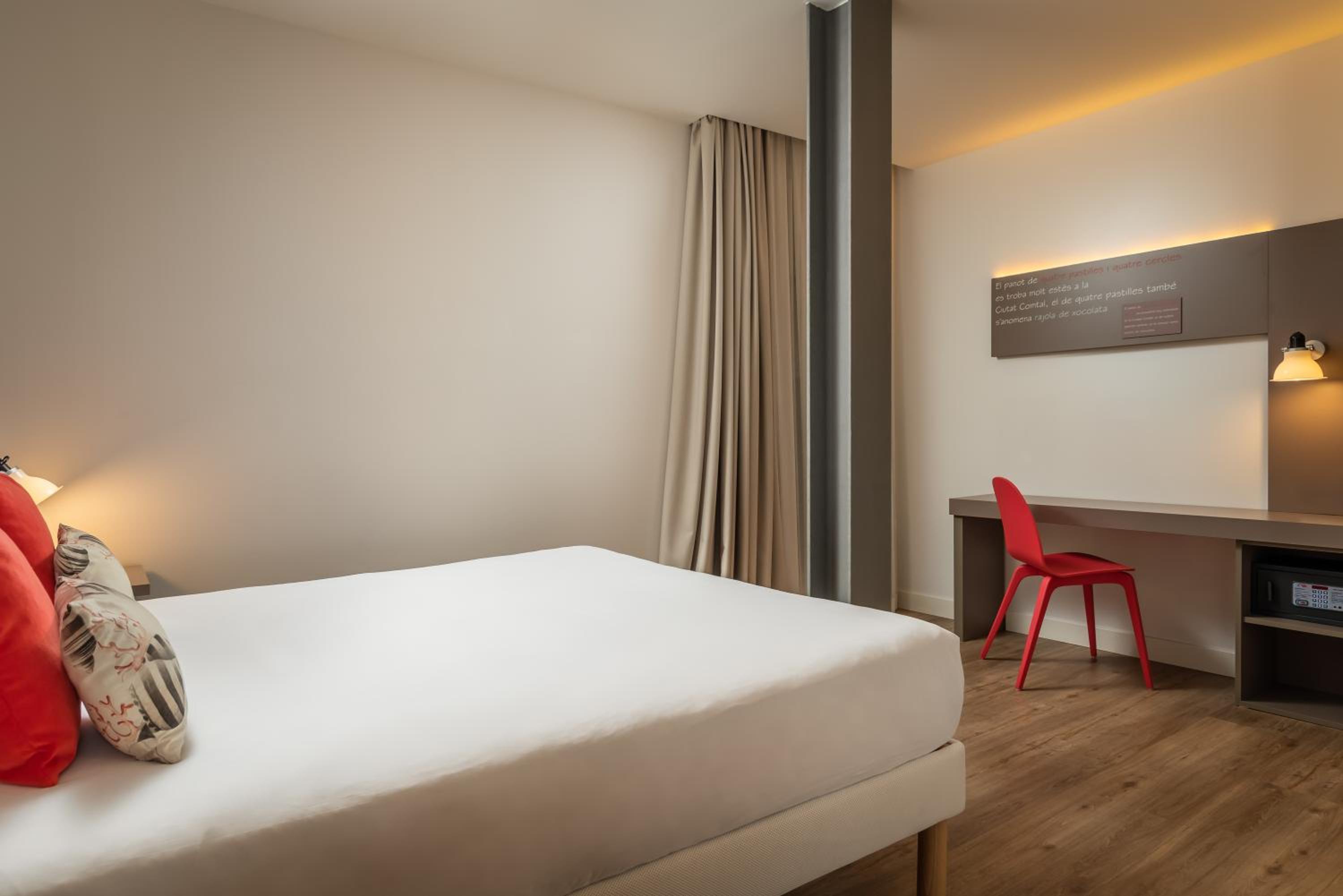 2 Adjacent Rooms thumbnail 6