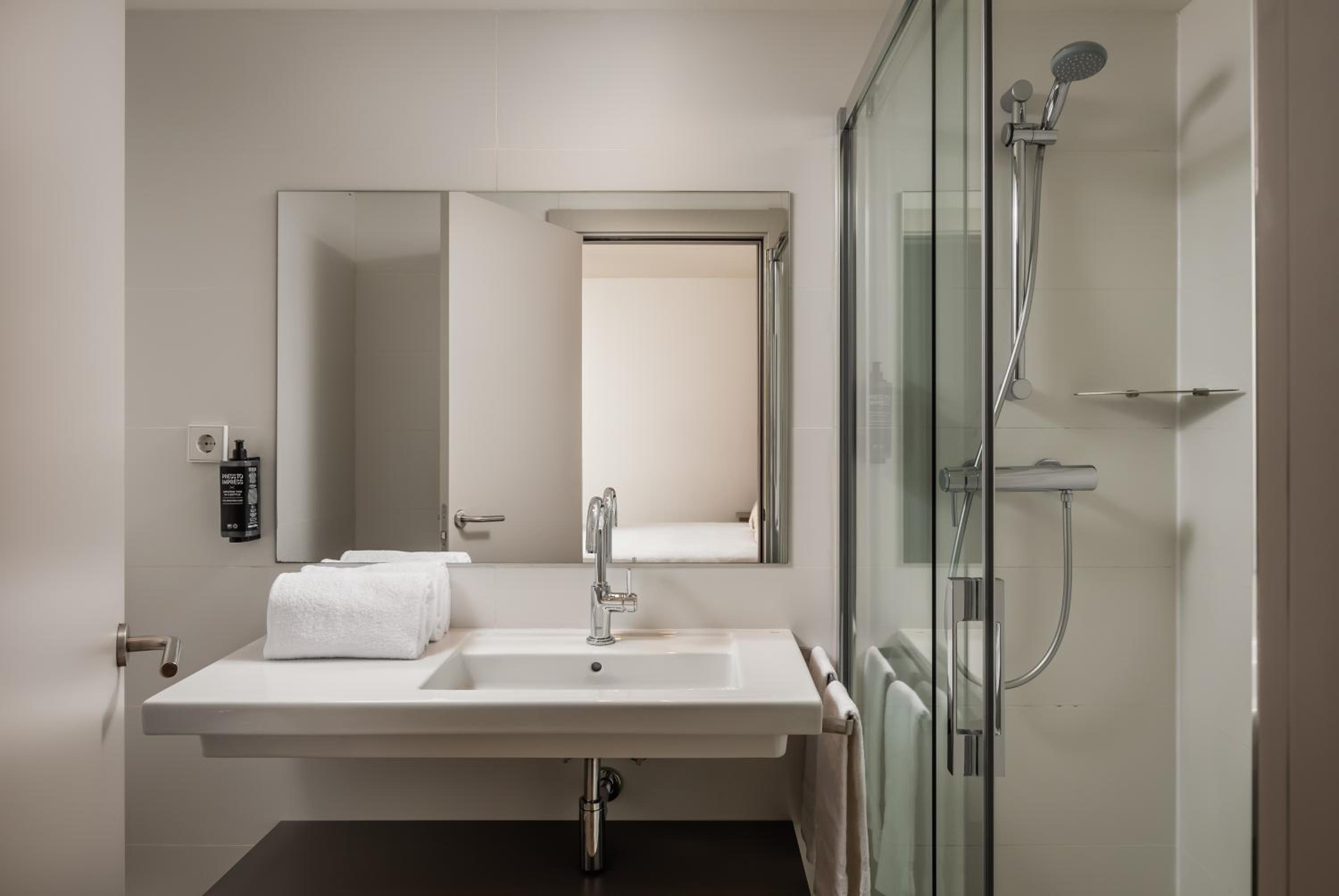 3 Adjacent Rooms