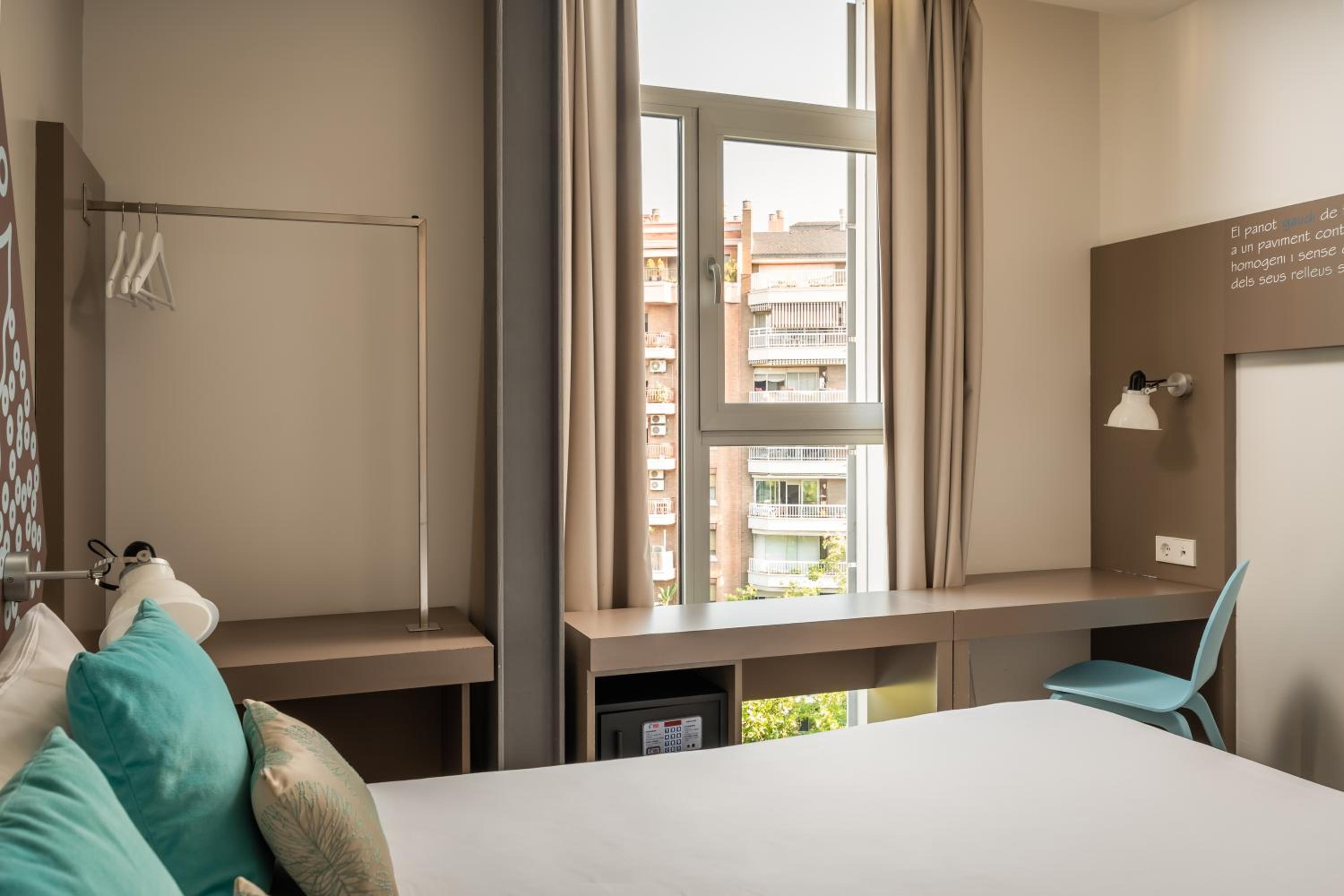 3 Adjacent Rooms