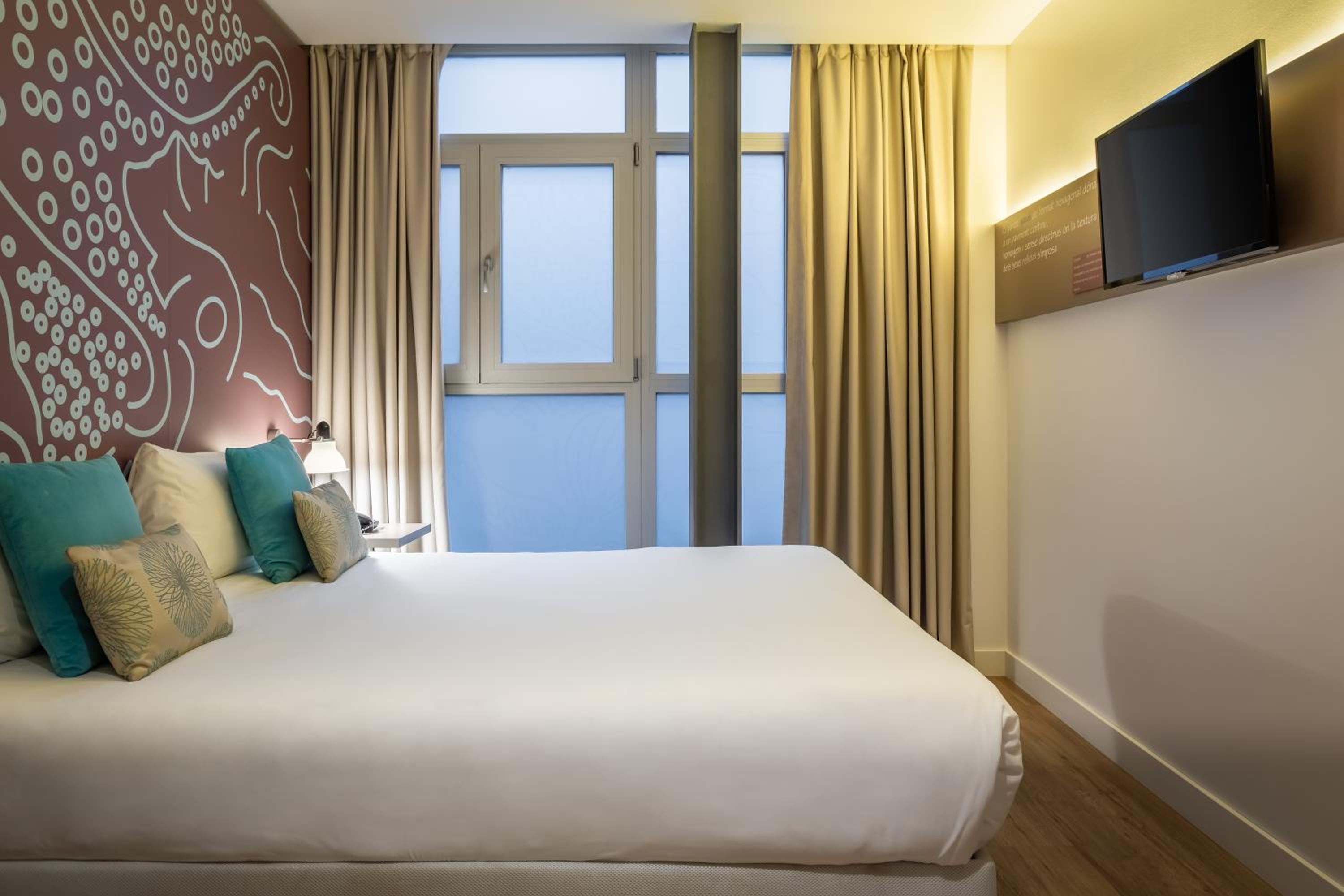 3 Adjacent Rooms thumbnail 5