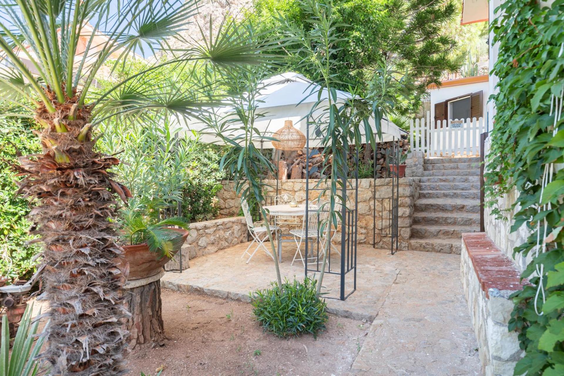 Double Room with Patio photo 3