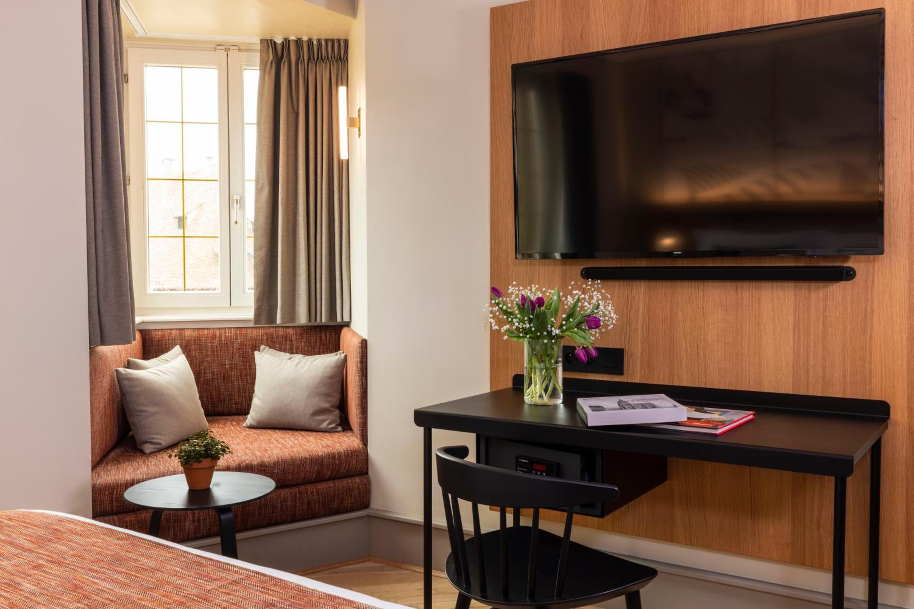 Large Double Room - Photo 9