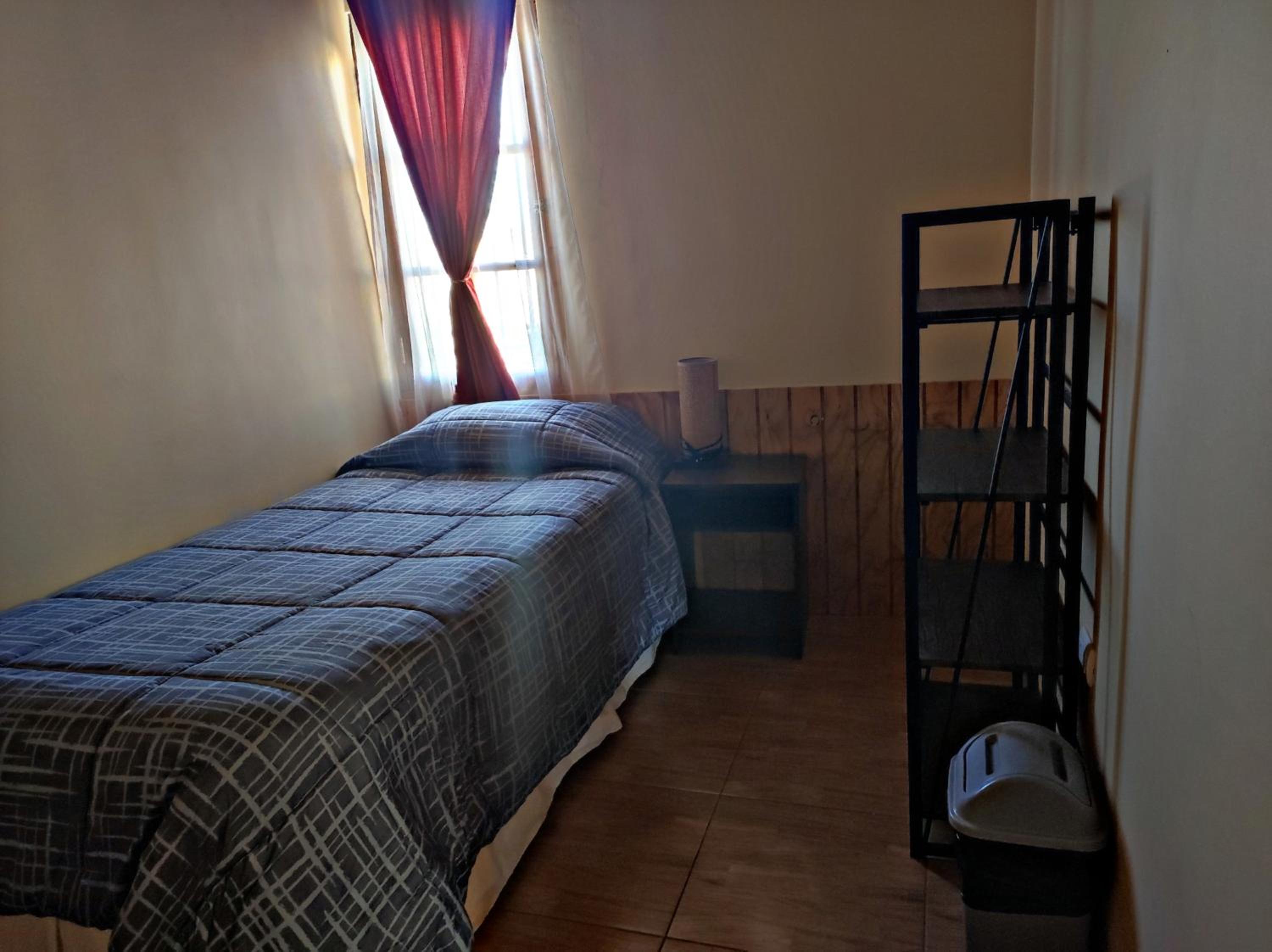 Standard Single Room with Shared Bathroom photo 2