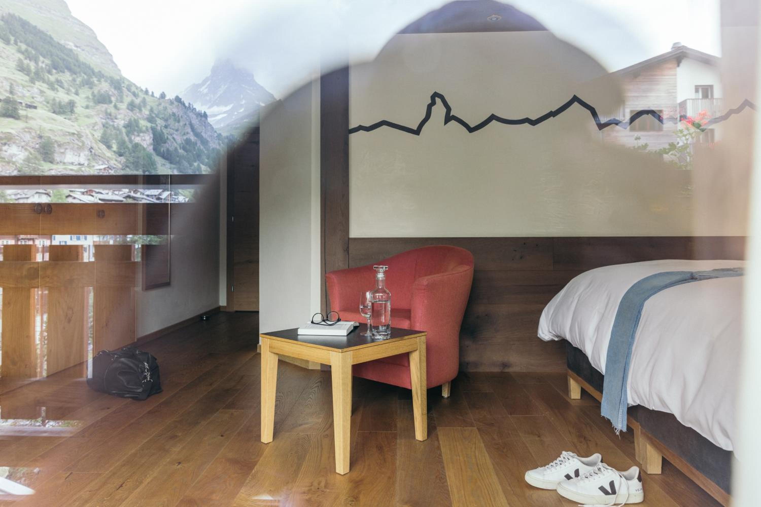 Deluxe Double Room with Matterhorn View - Photo 7