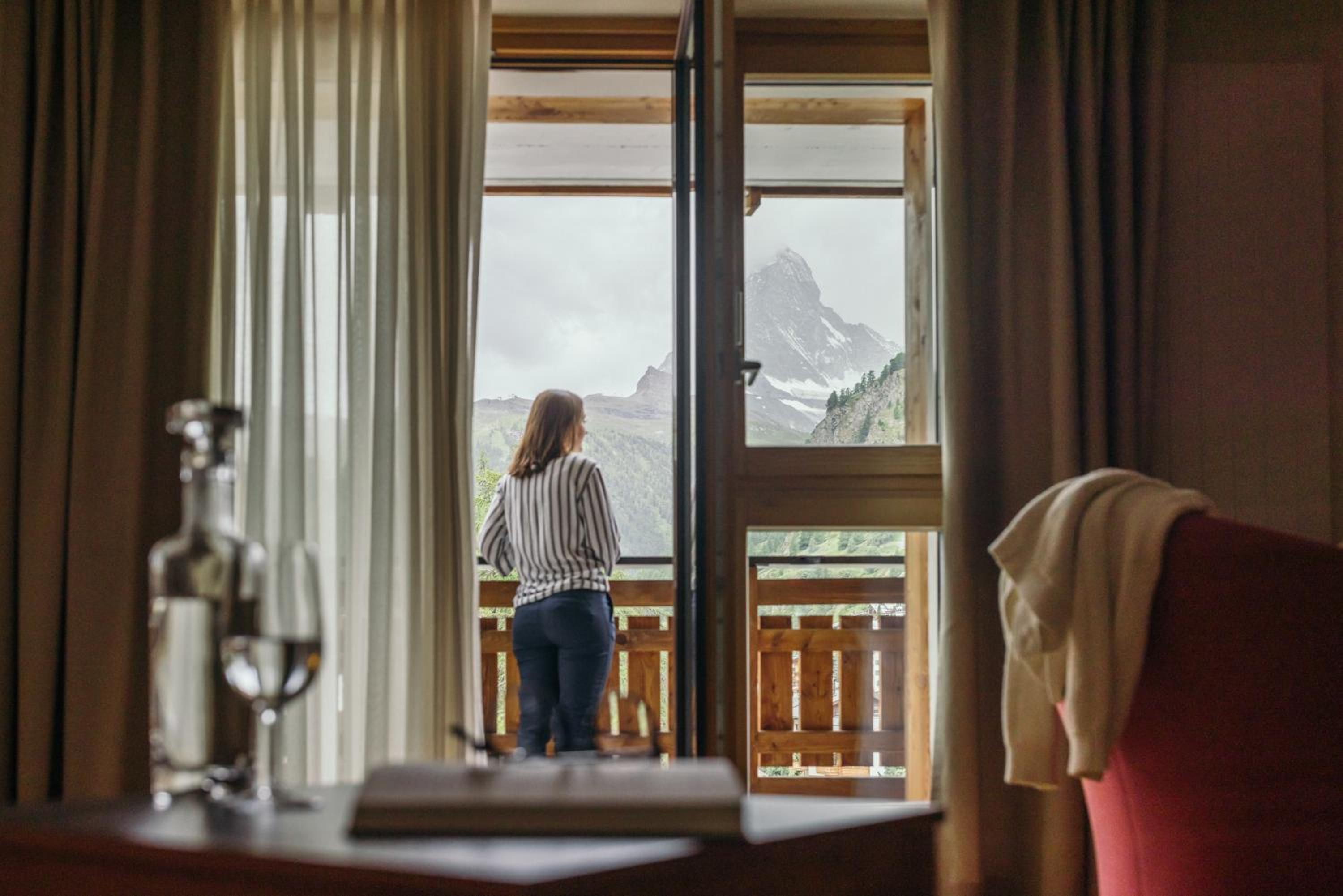 Deluxe Double Room with Matterhorn View - Photo 5