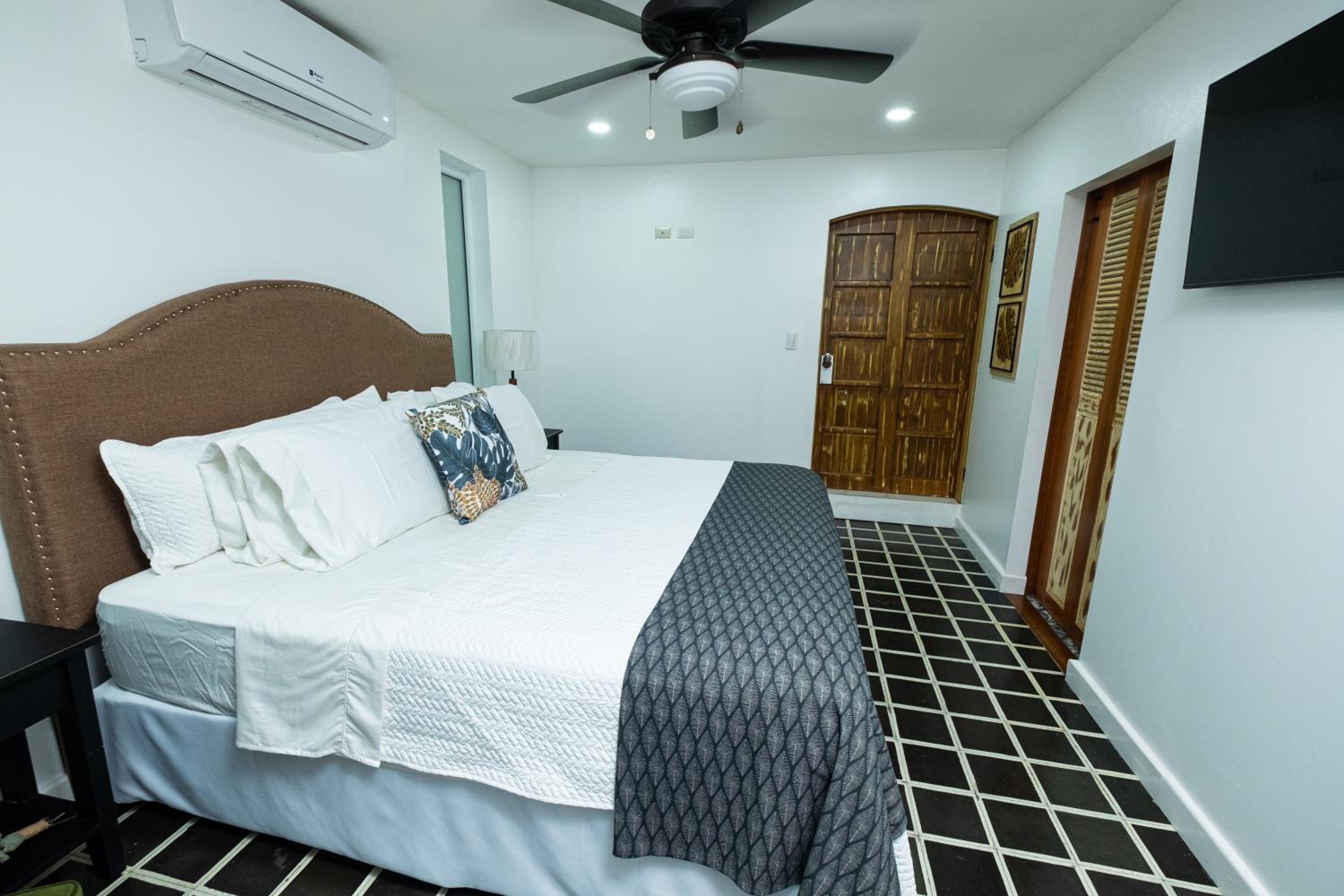 King Room with Garden View photo 2
