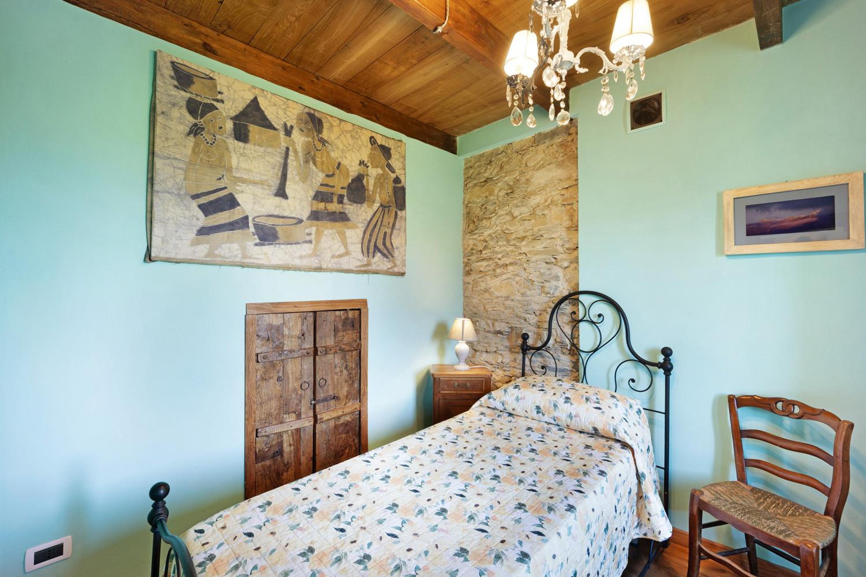 Three-Bedroom House photo 3