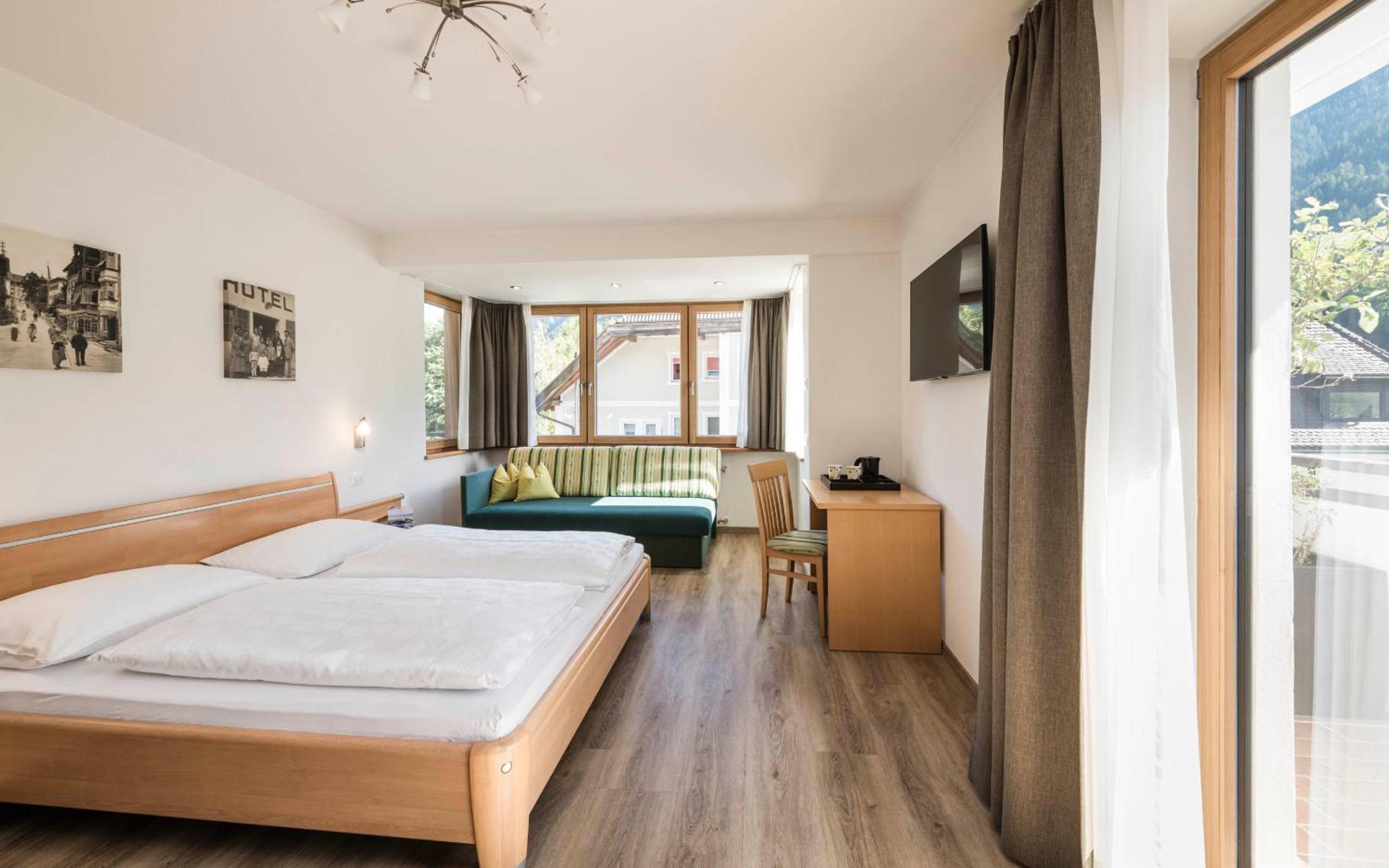 Deluxe Double or Twin Room photo 1