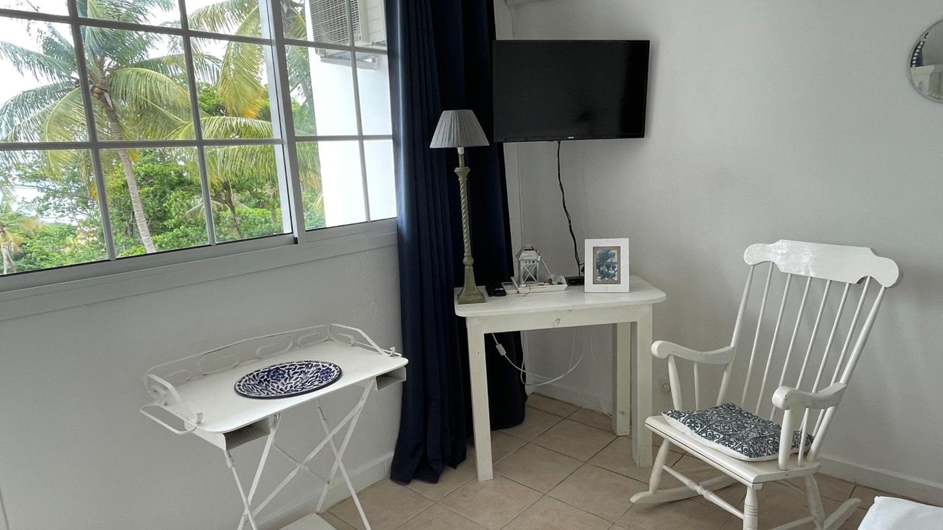 Standard Suite - Photo 4