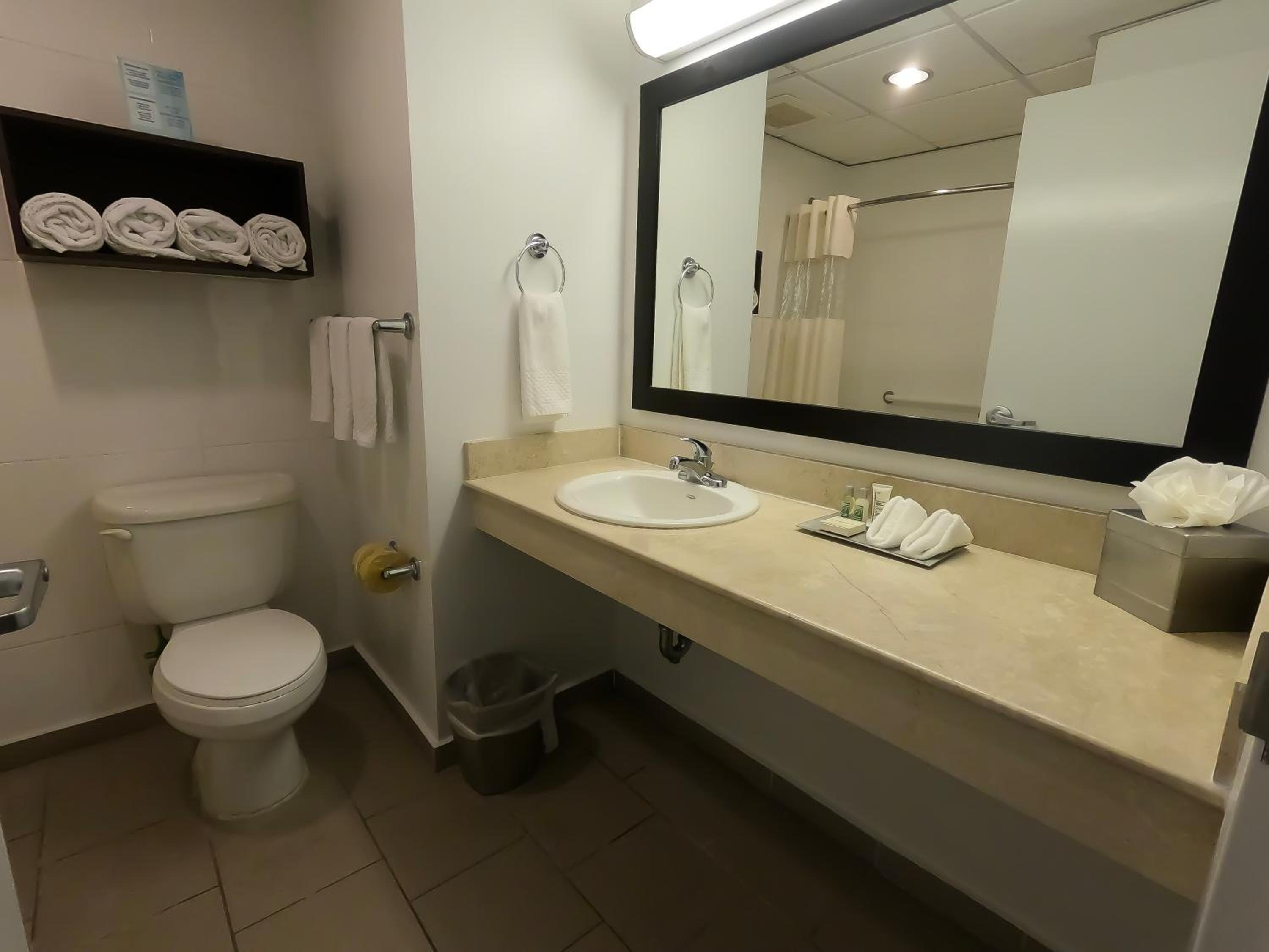 Deluxe Double Room, Two Queen Beds photo 3