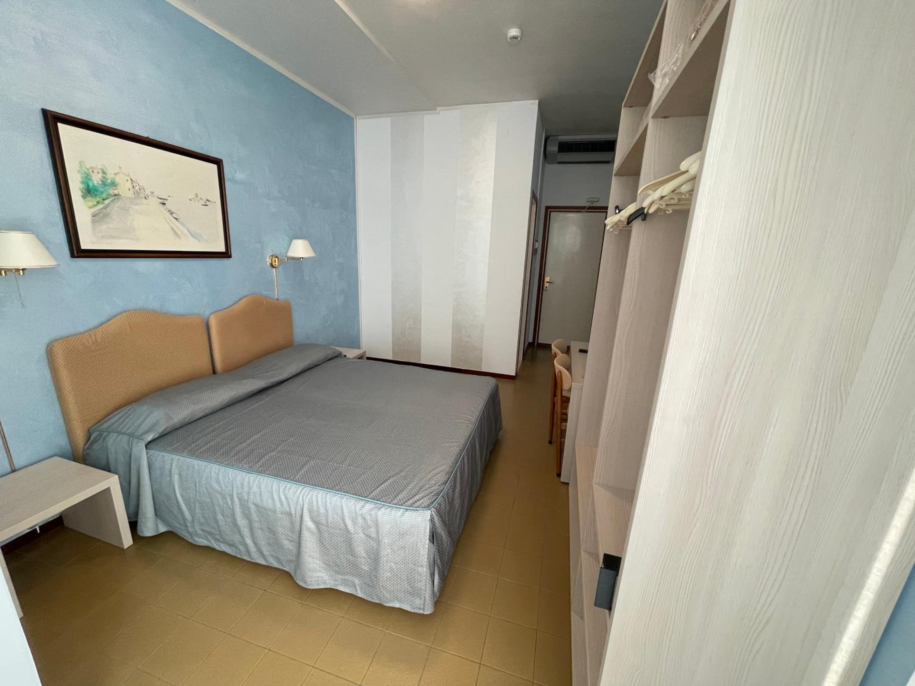 Standard Double Room photo 2