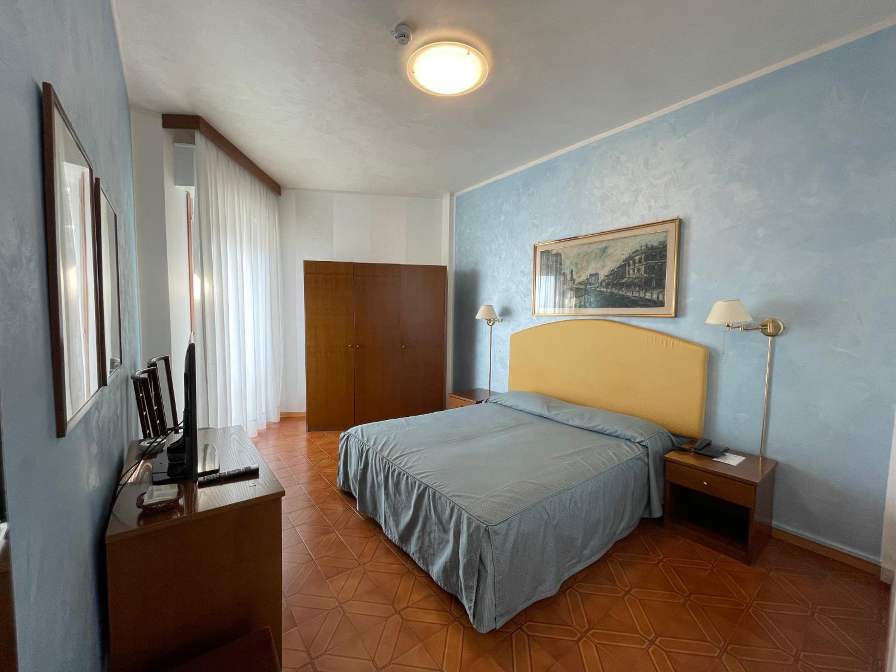 Standard Double Room with Frontal Sea View - Photo 2