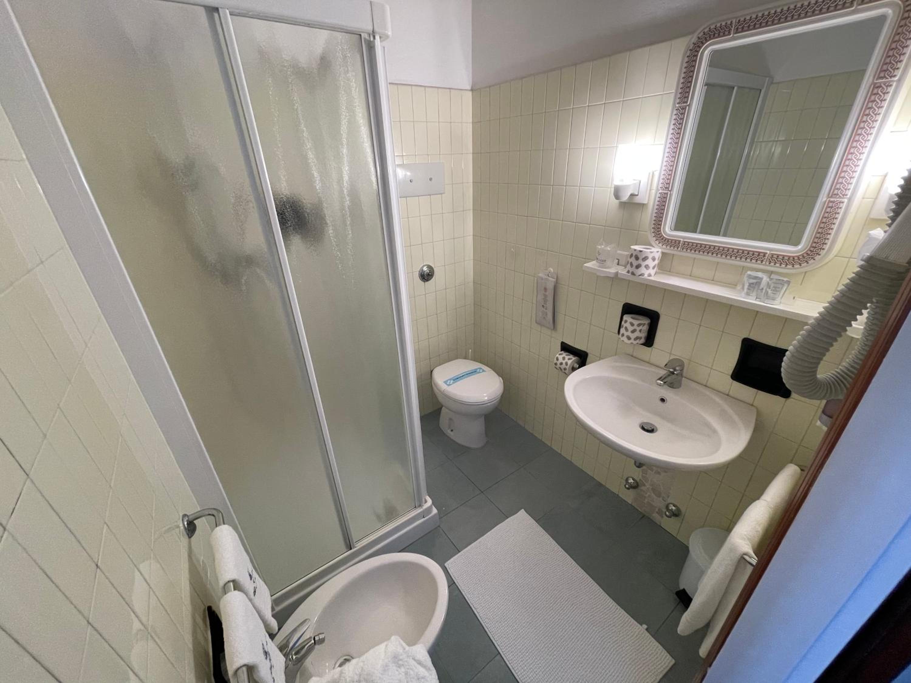 Standard Double Room with Extra Bed - Photo 3