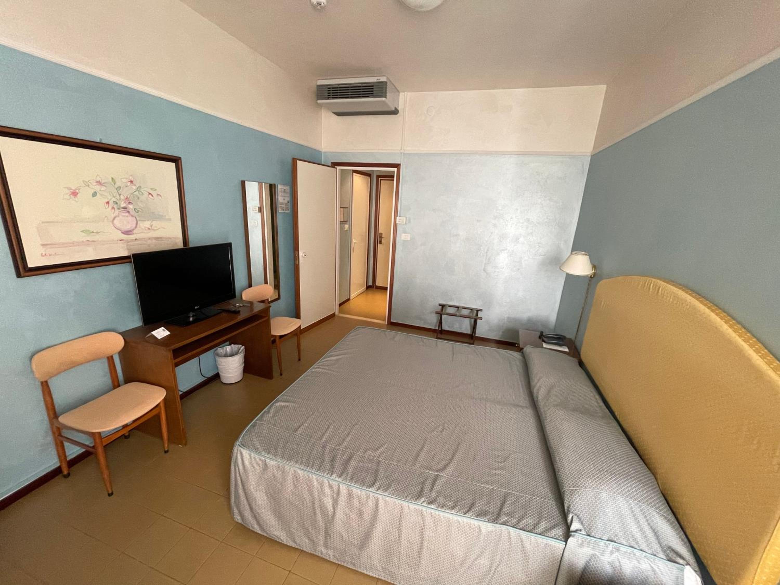 Two Connecting Rooms photo 1