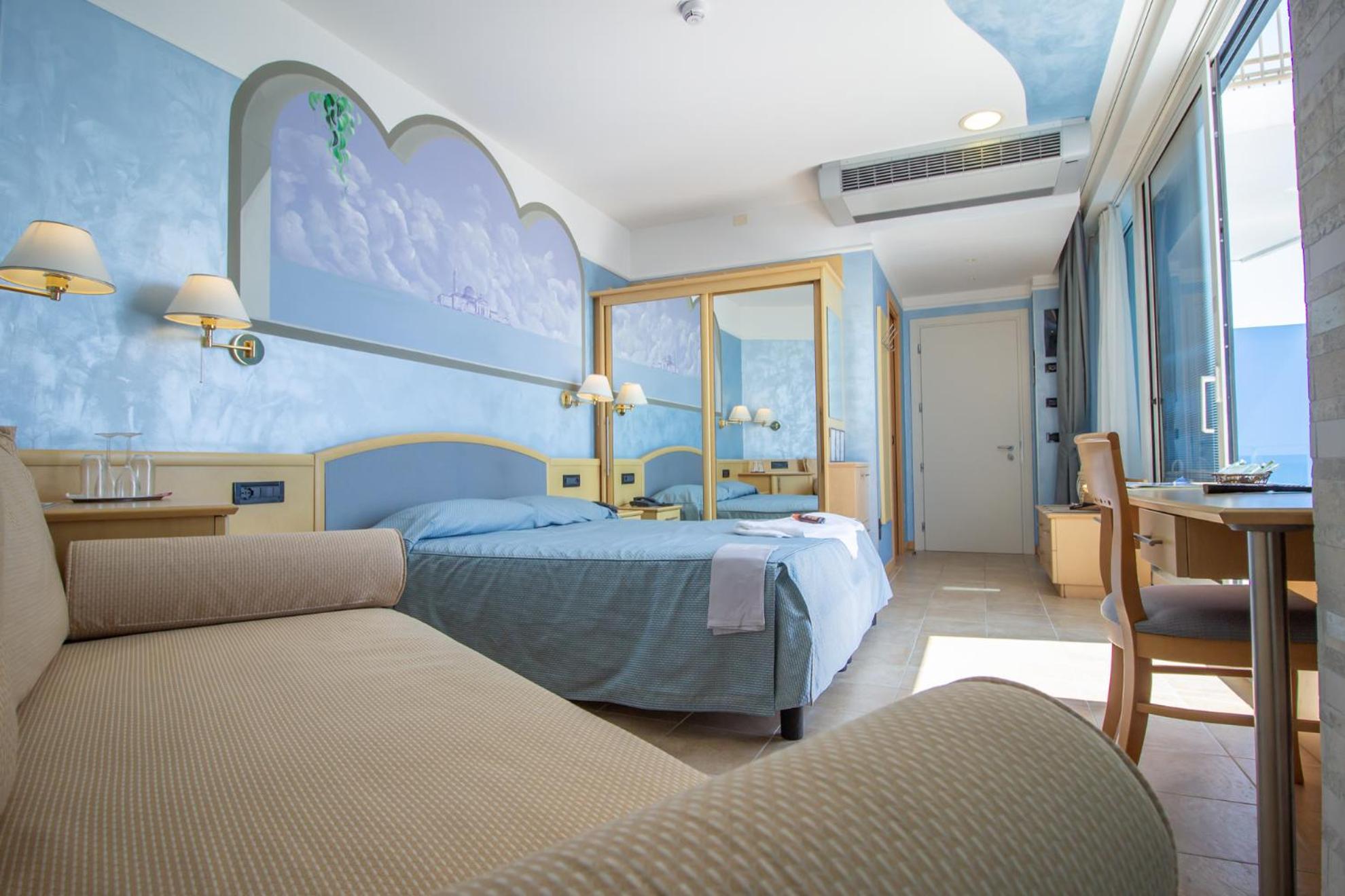 Superior Double Room with Frontal Sea View photo 2