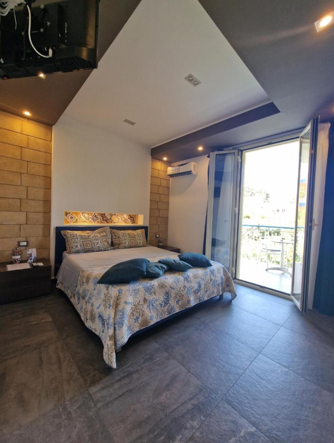 King Room with Balcony photo 2