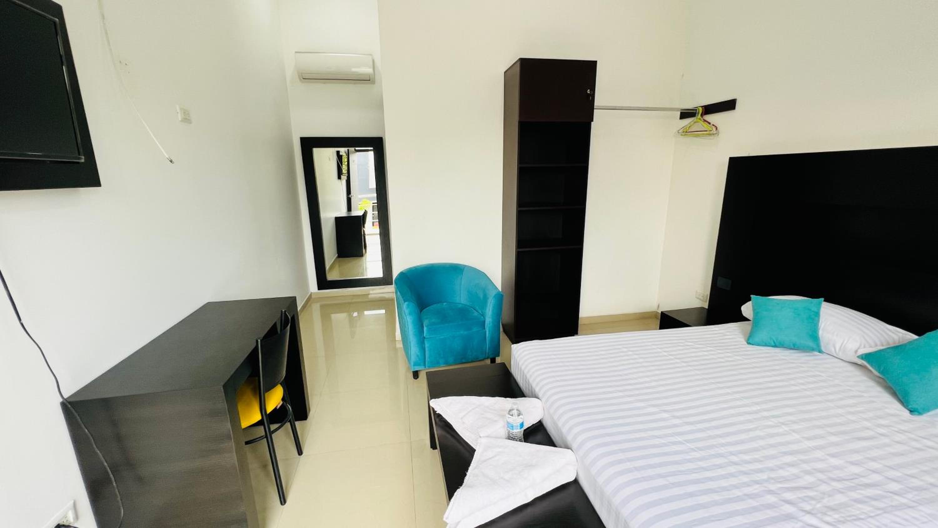 Deluxe Double Room (2 Adults + 1 Child) - Photo 8