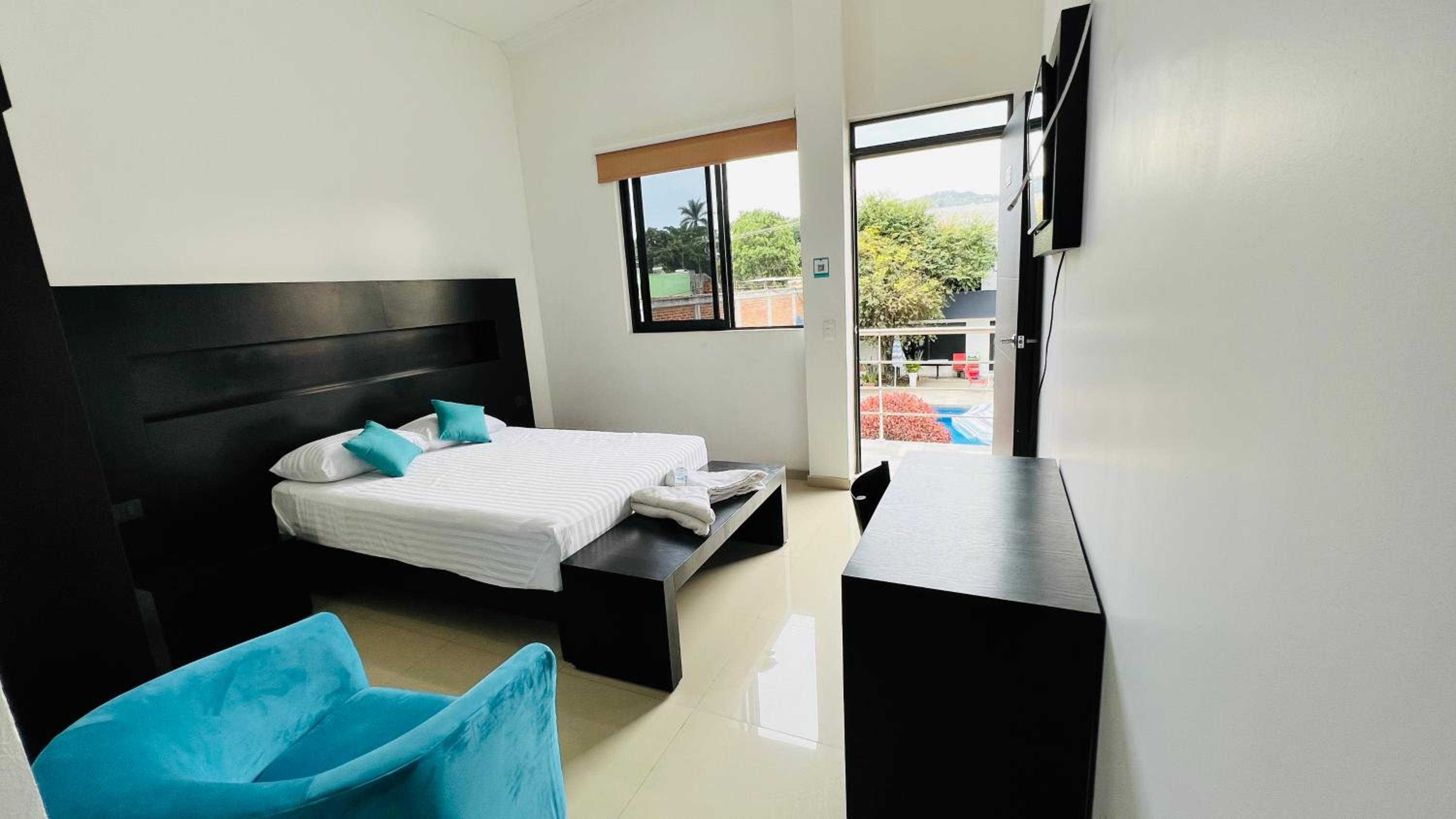 Deluxe Double Room (2 Adults + 1 Child) - Photo 6