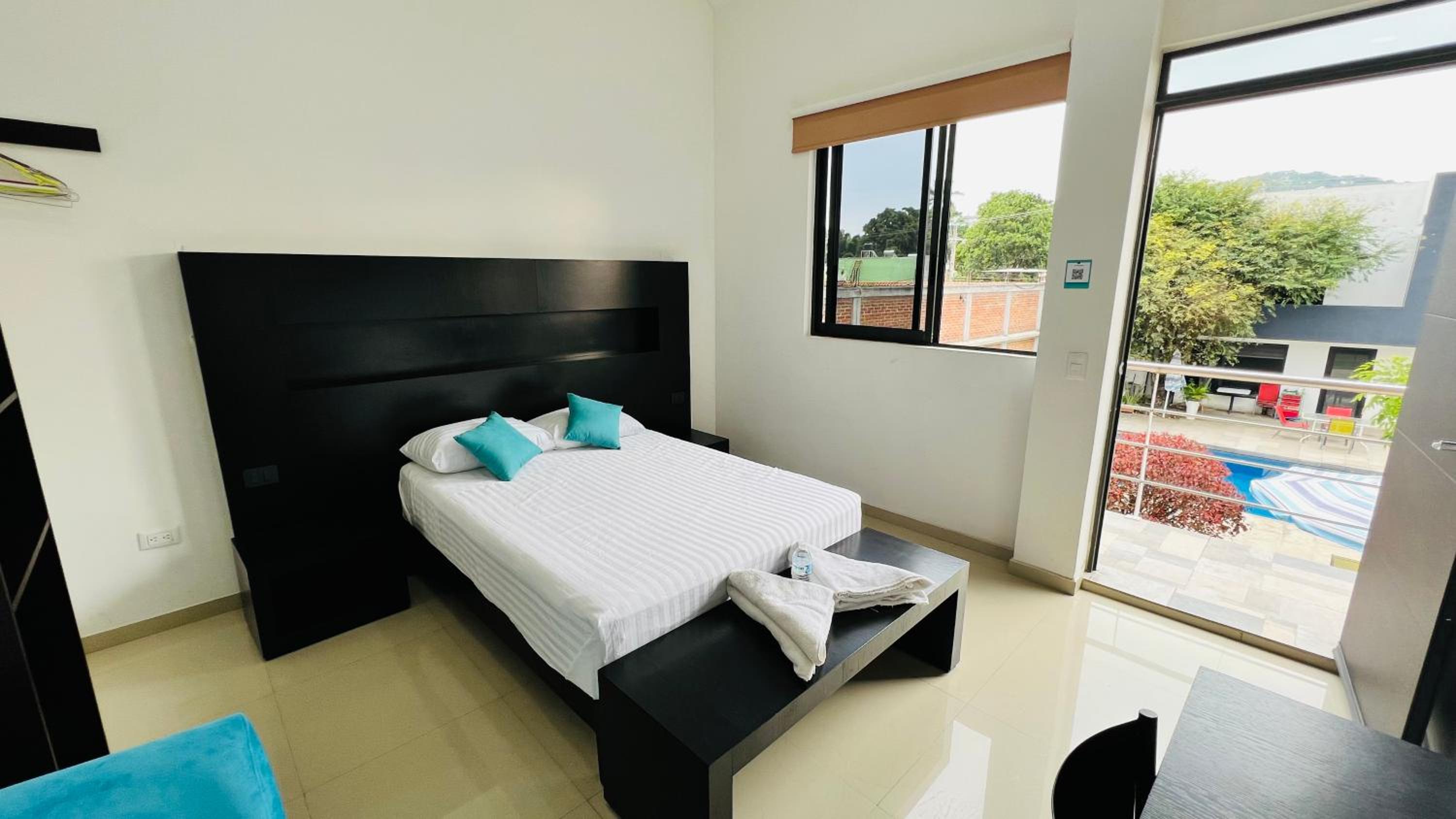 Deluxe Double Room (2 Adults + 1 Child) - Photo 4