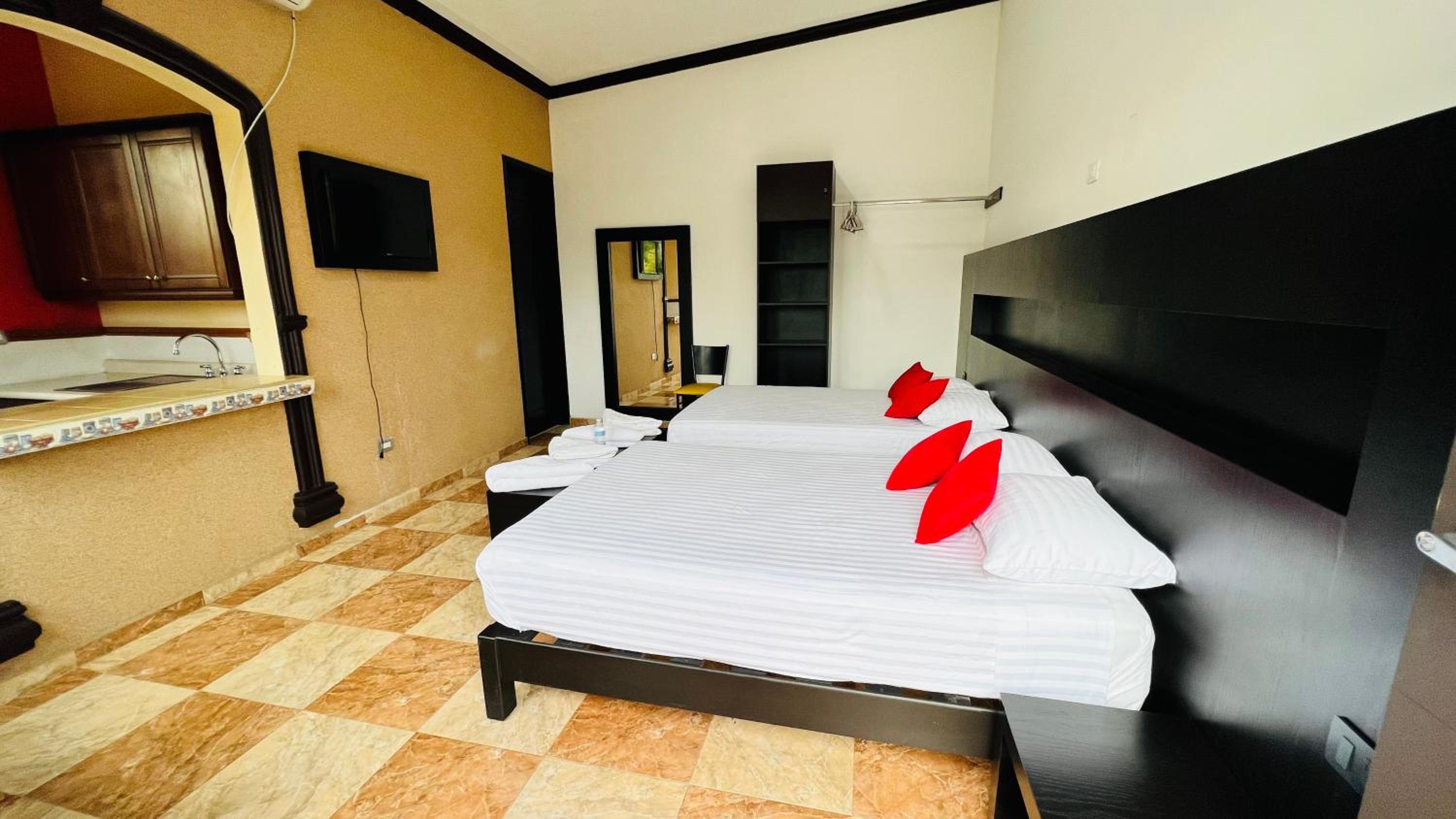 Deluxe Quadruple Room - Photo 5