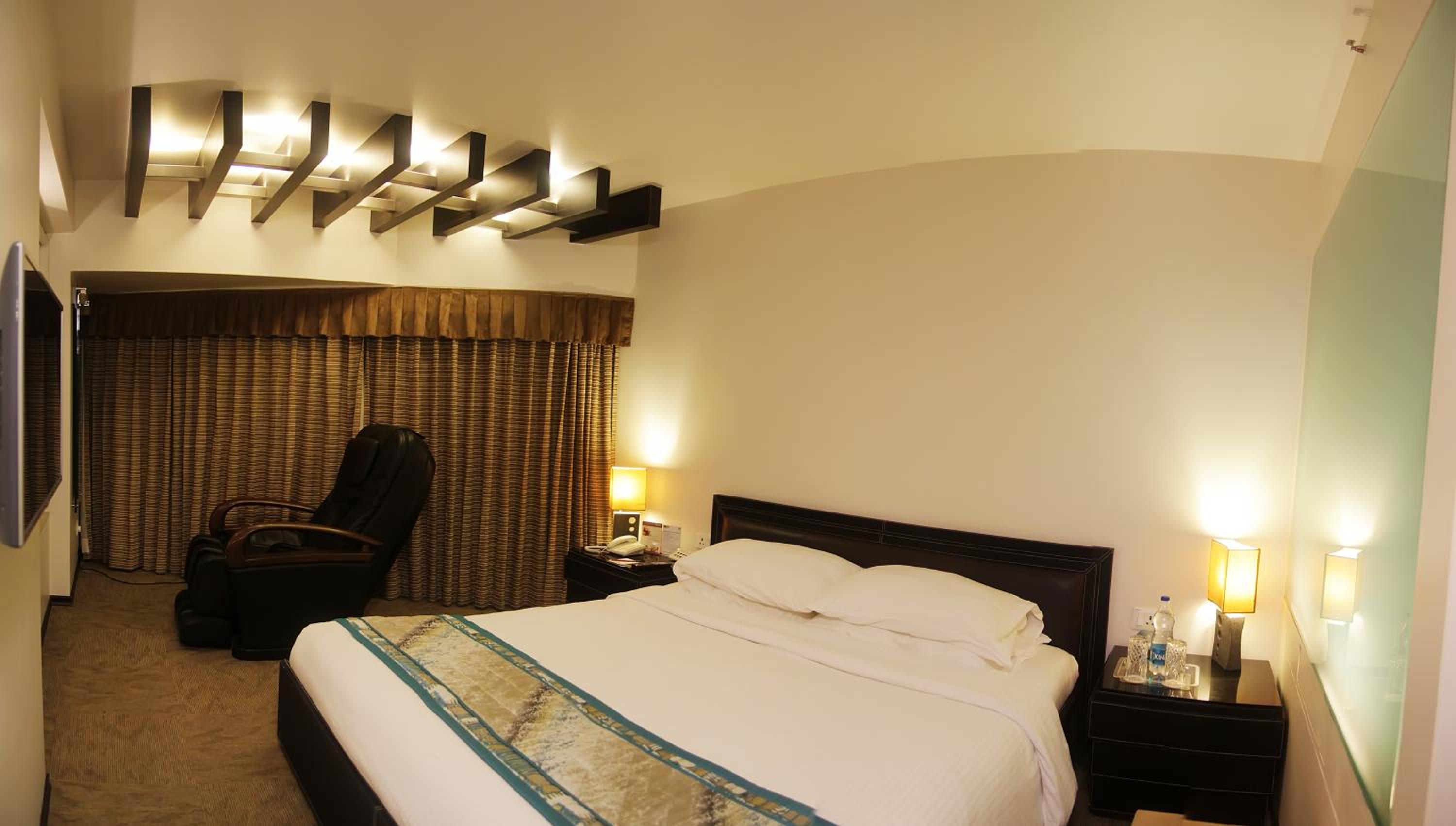 Grand Room with Breakfast