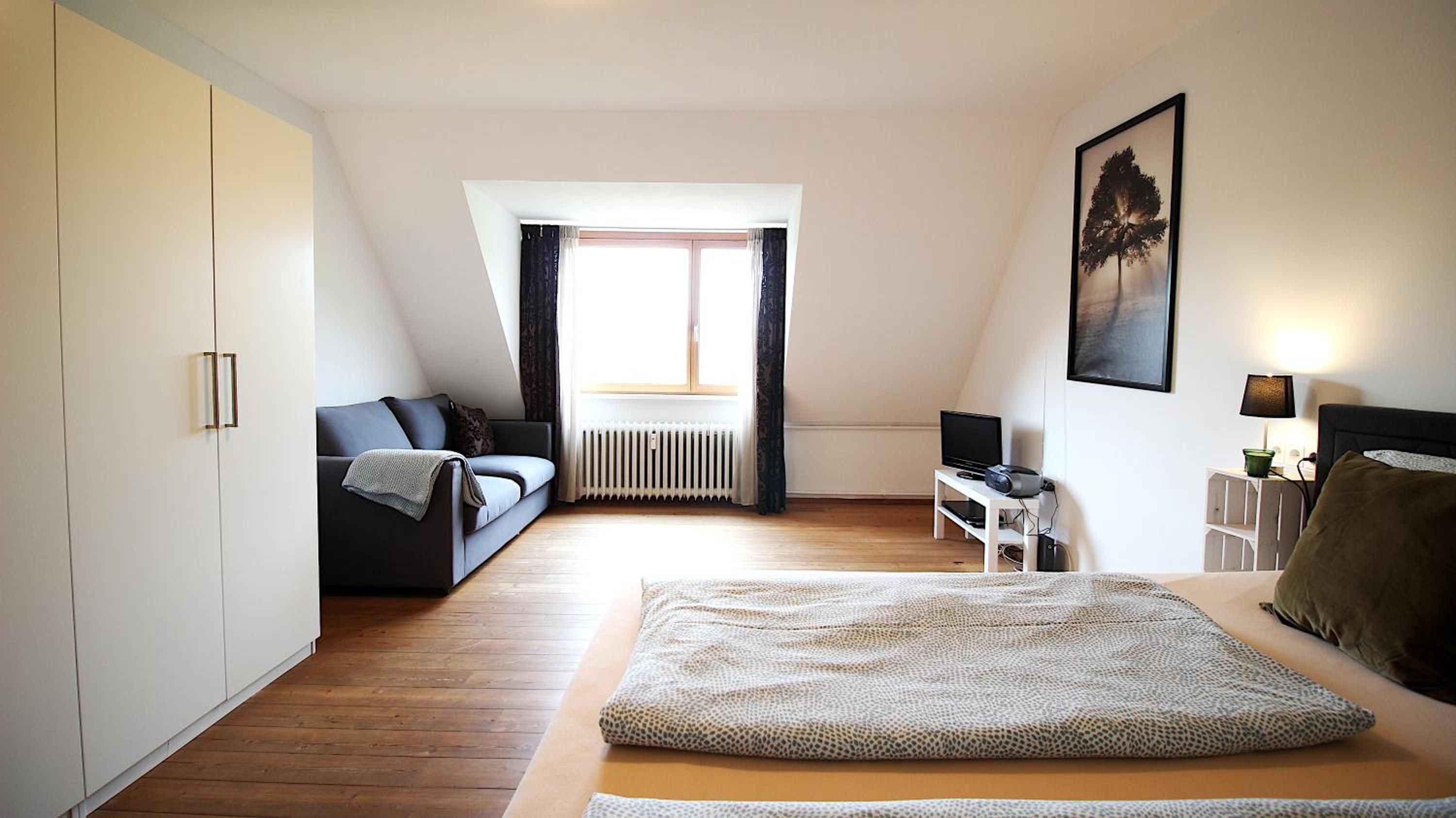 One-Bedroom Apartment photo 2