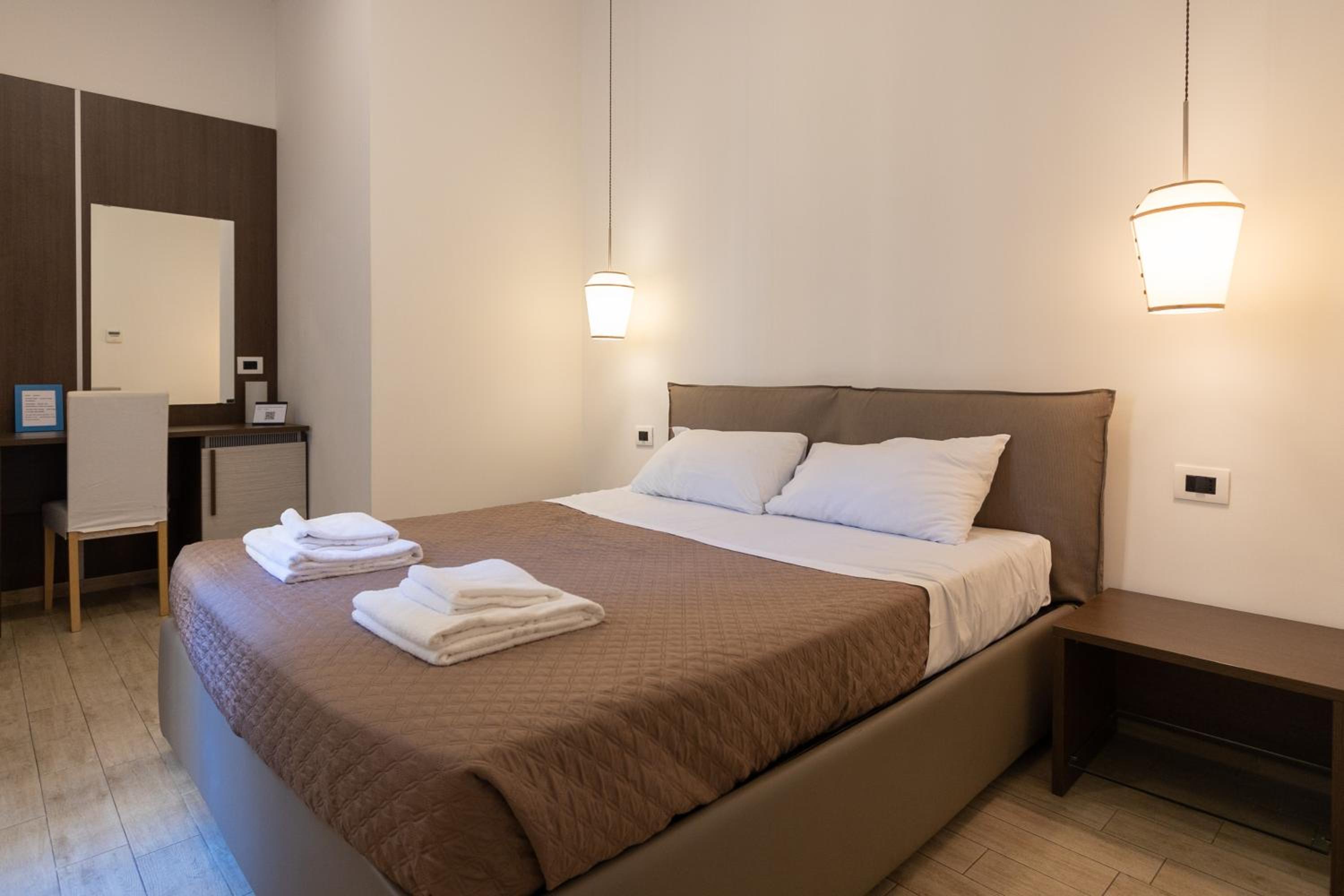 Deluxe King Room photo 3