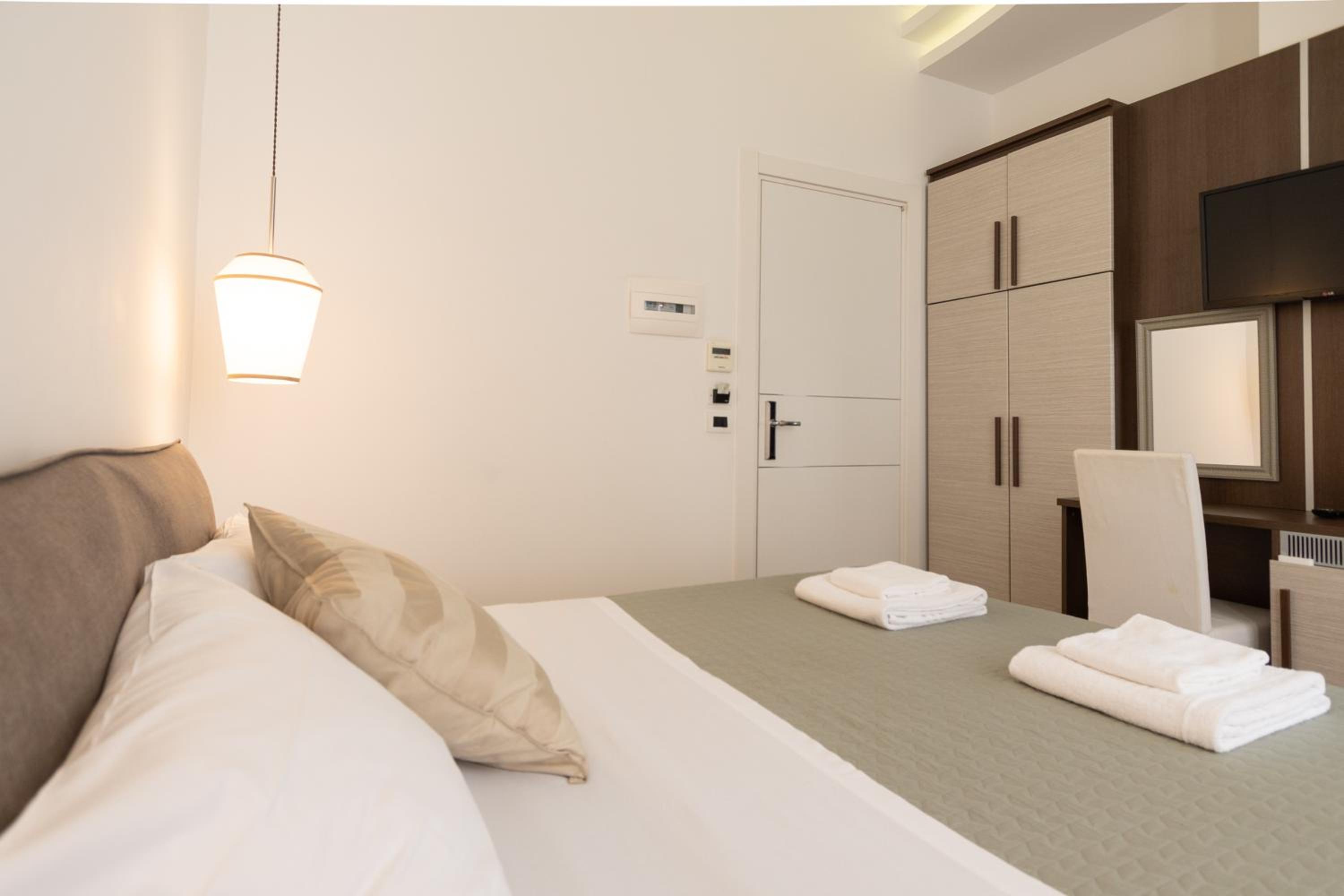 Deluxe Double Or Twin Room photo 1